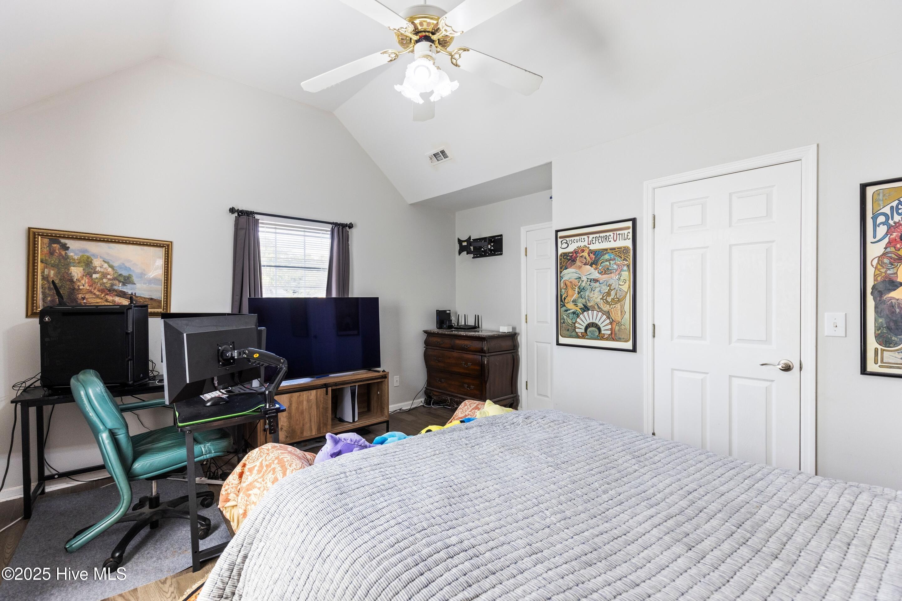 100533338 | Photo 40