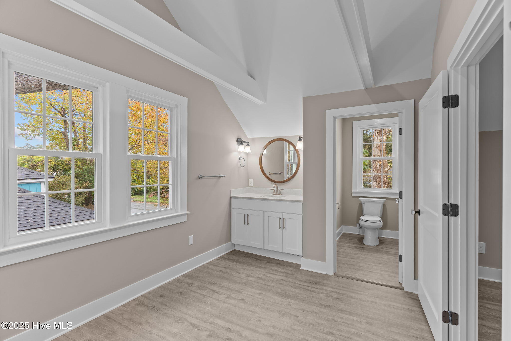 100542259 | Photo 37