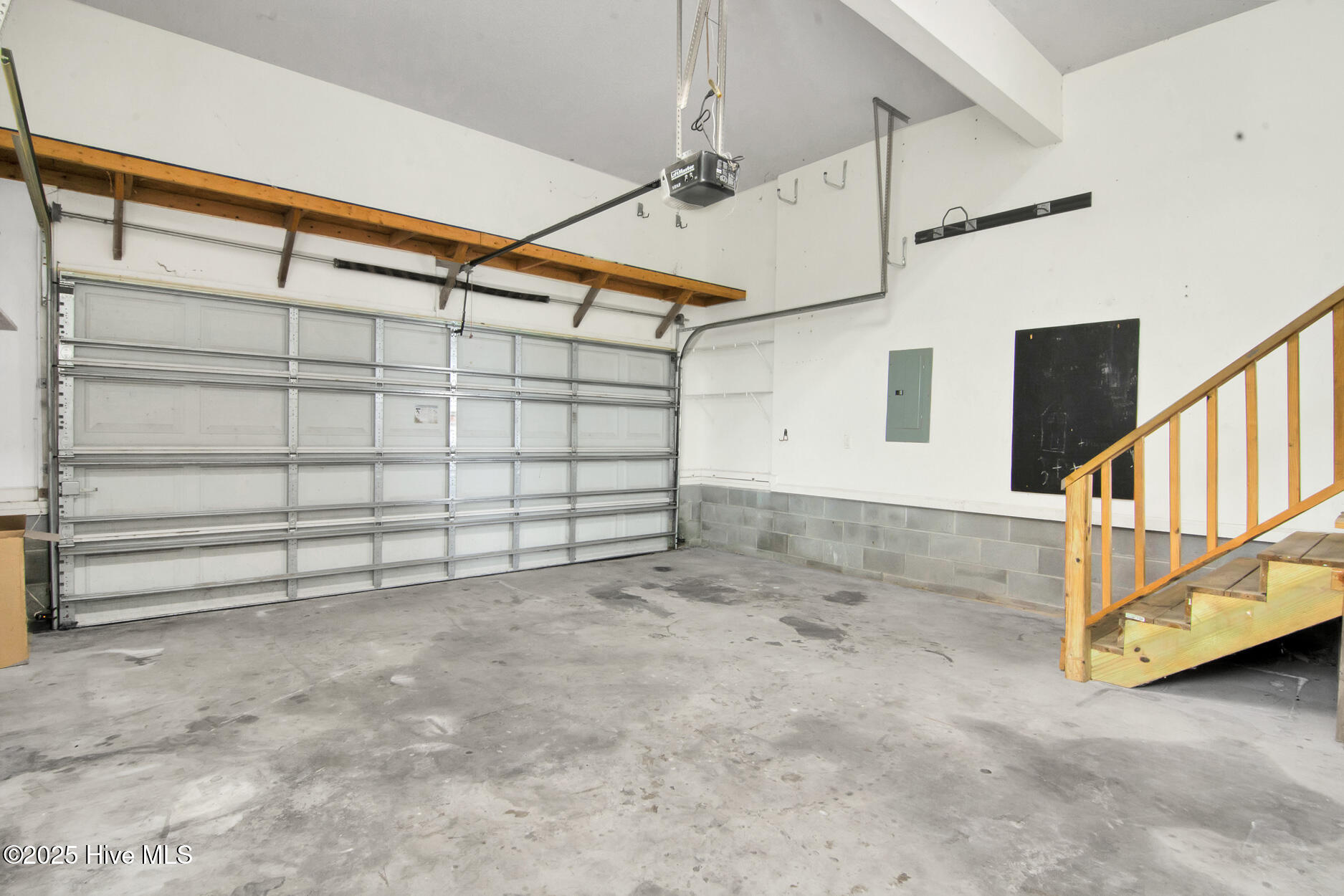 100536768 | Photo 28