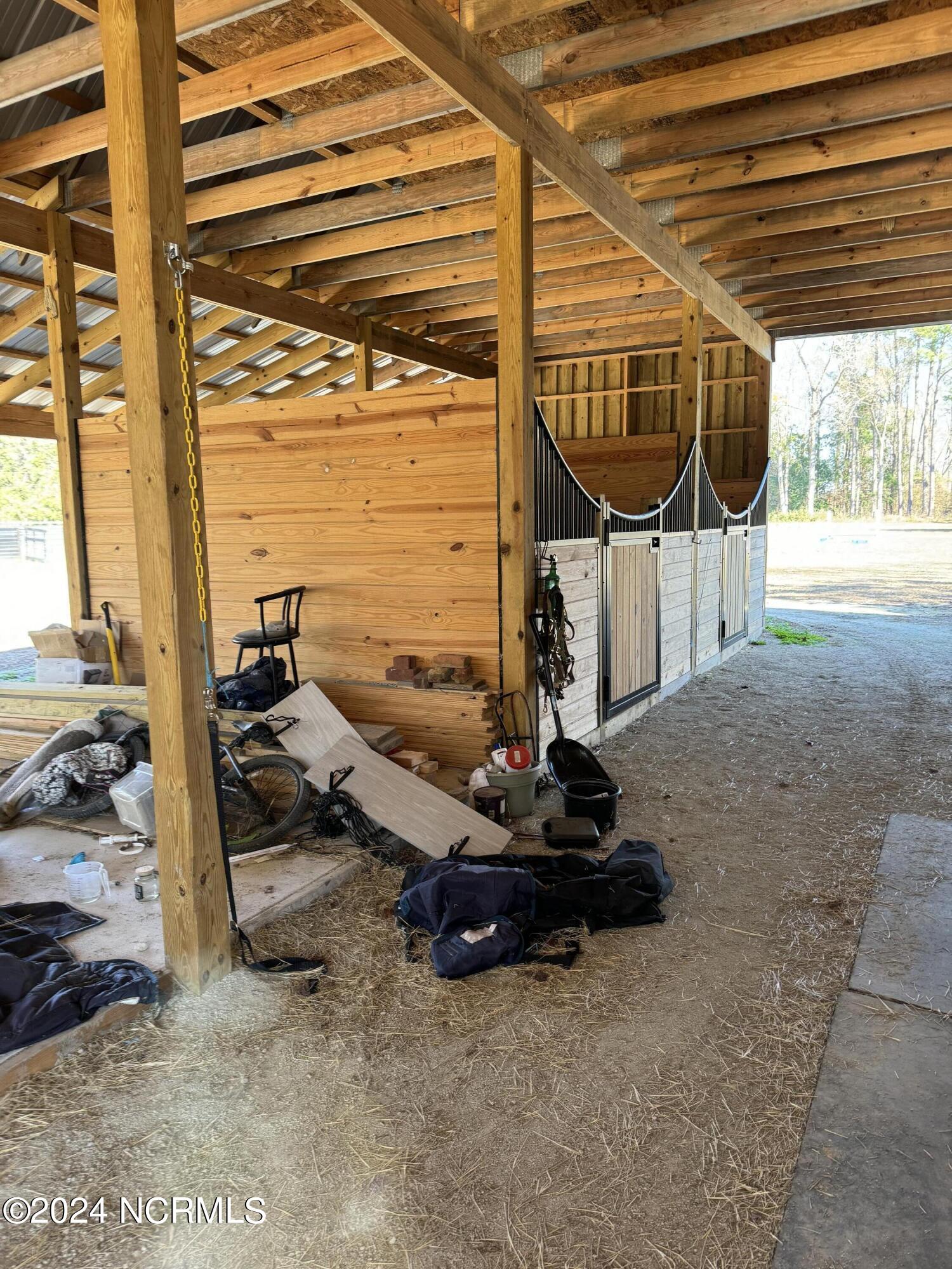 100545633 | Photo 76