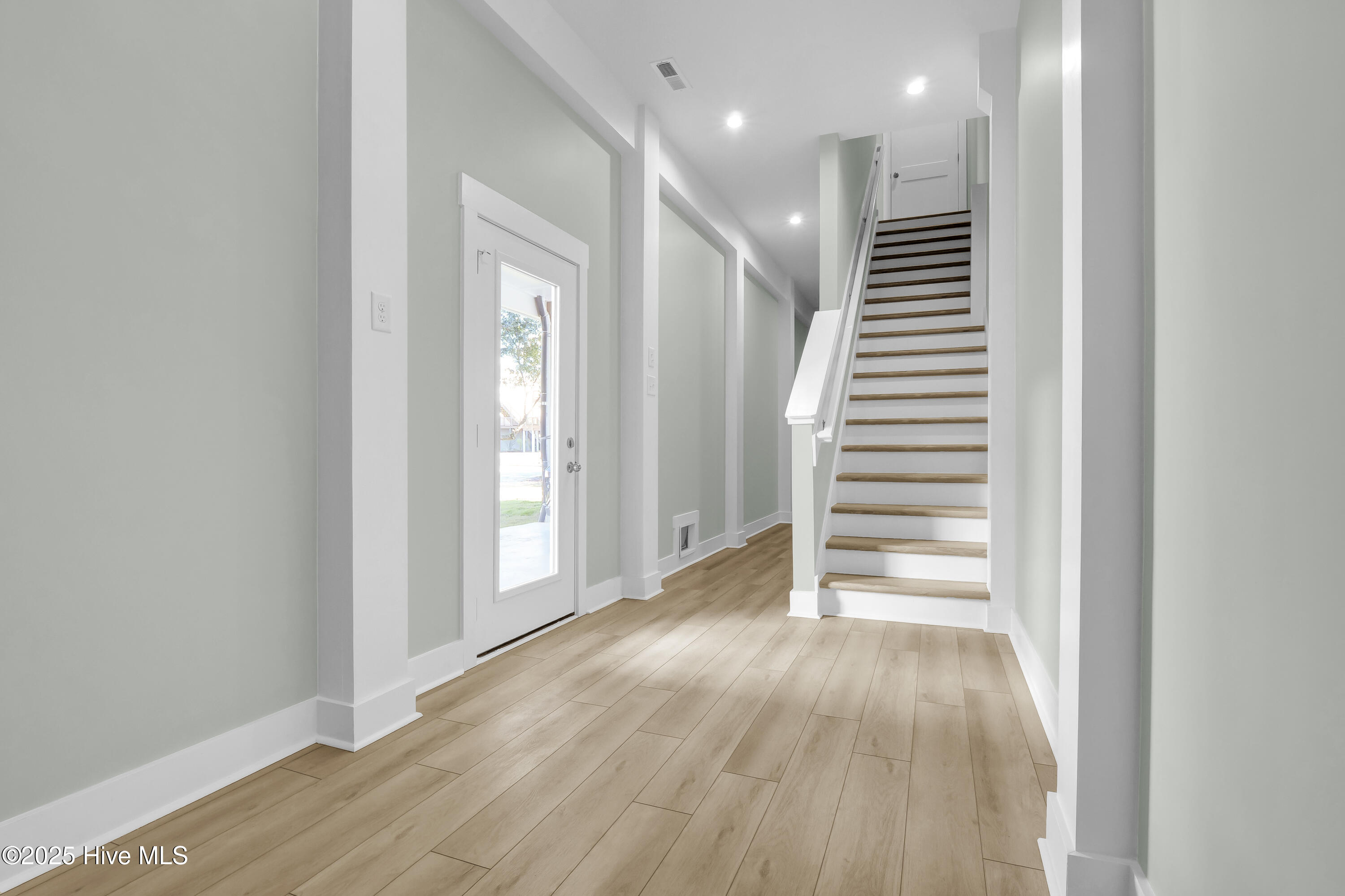 100542555 | Photo 44