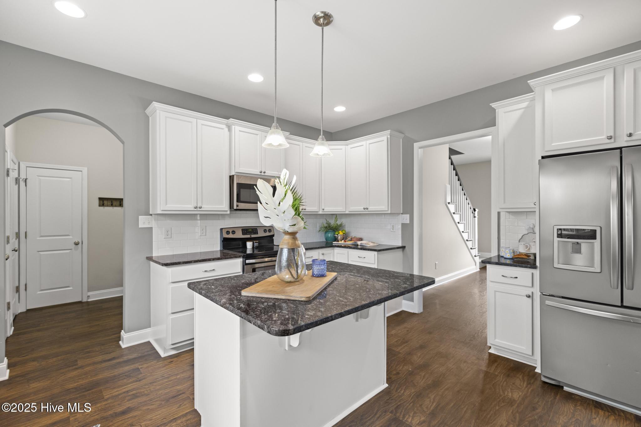 100543084 | Photo 16