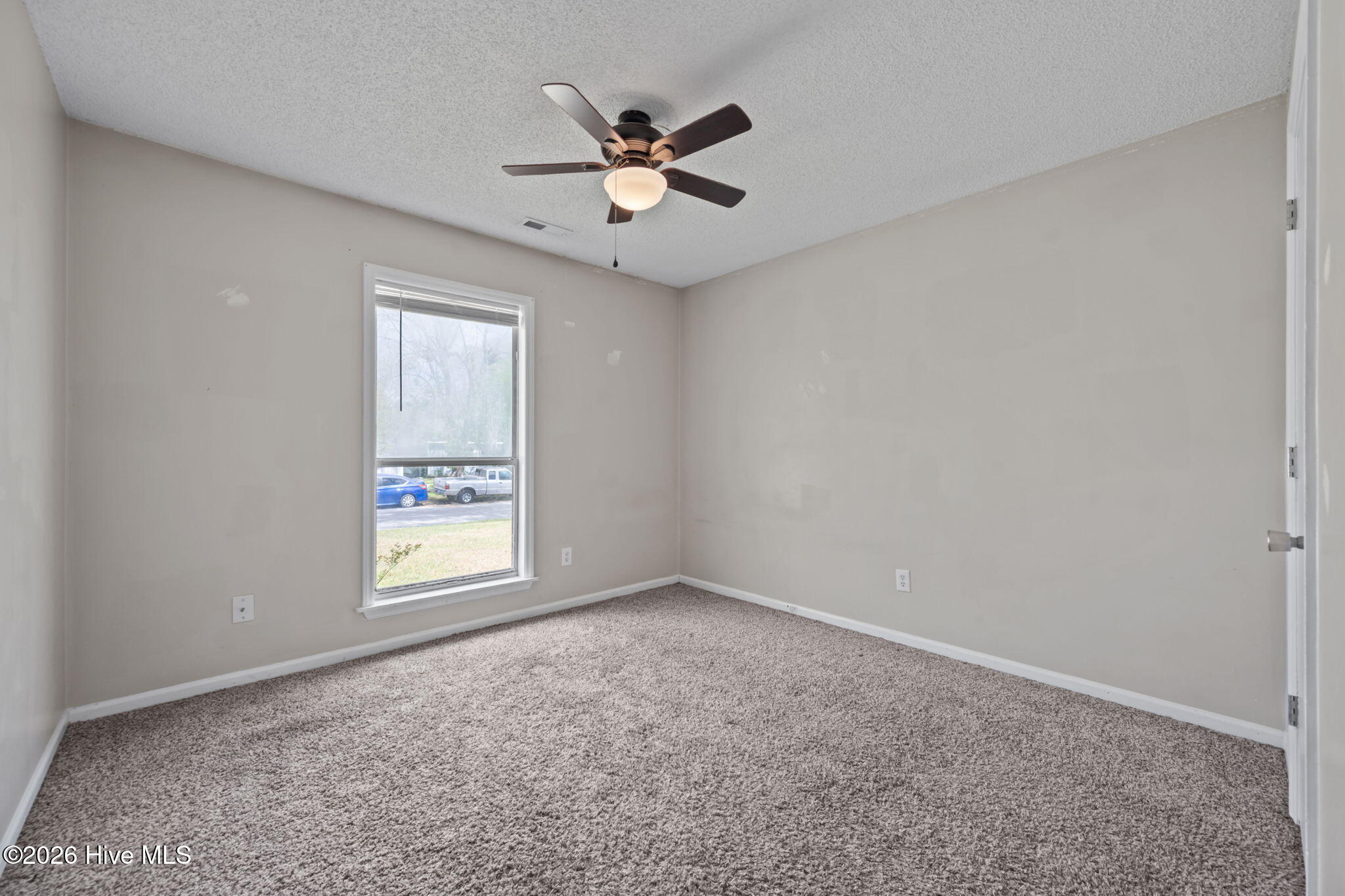 100563828 | Photo 16