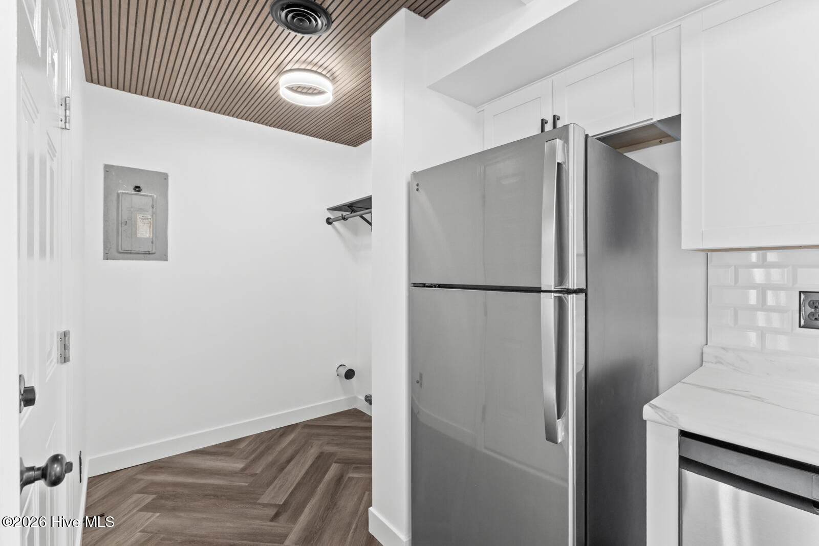 100568123 | Photo 12