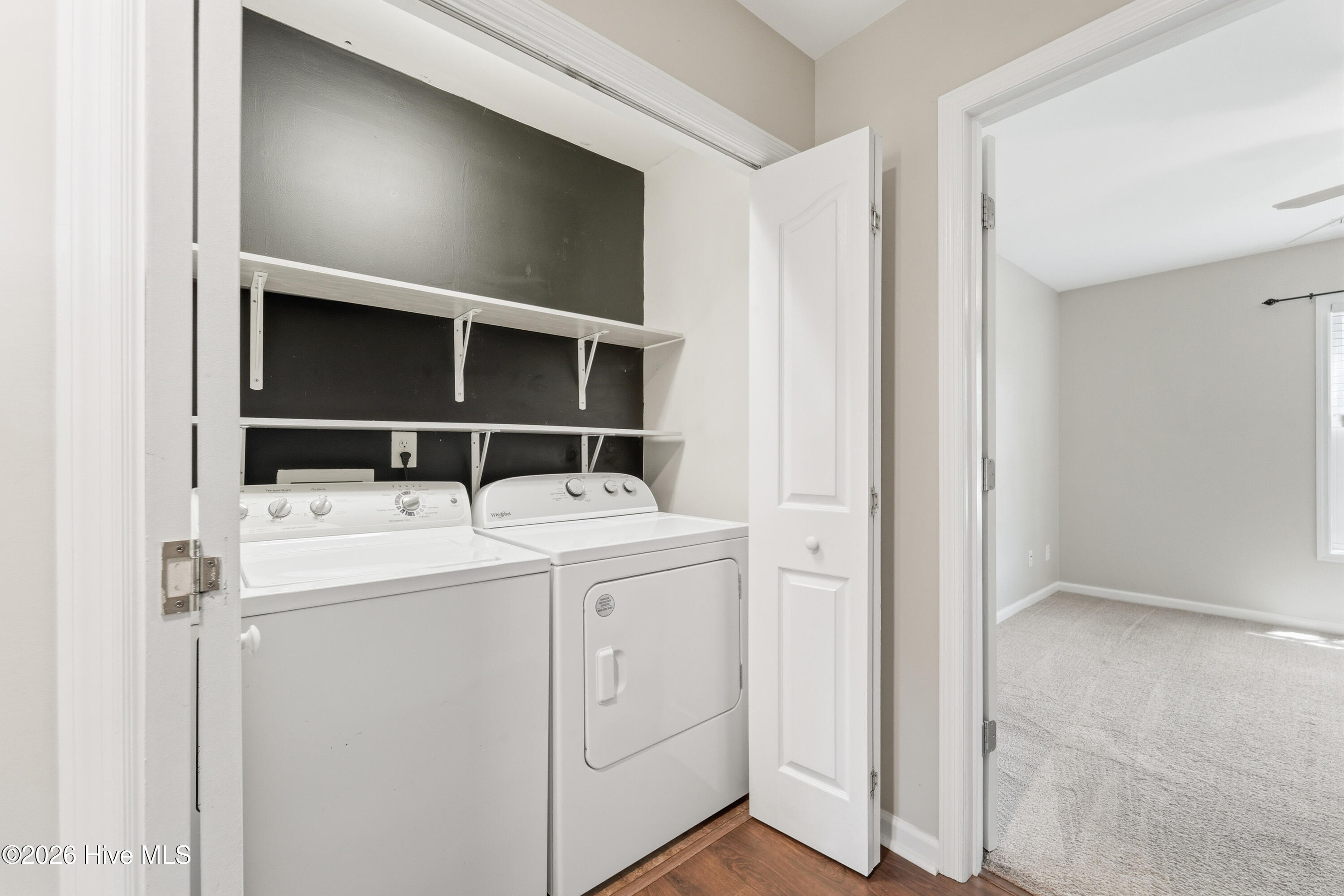 100568170 | Photo 41