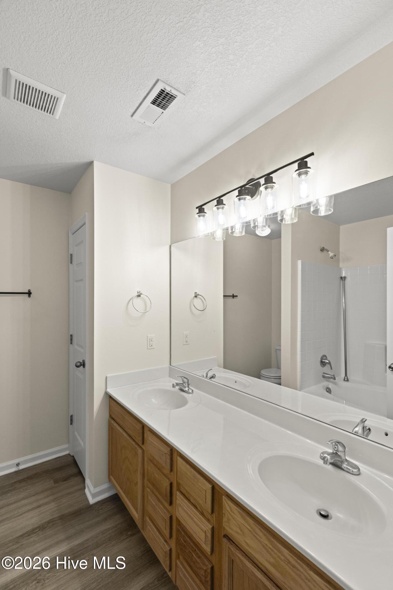 100552450 | Photo 18