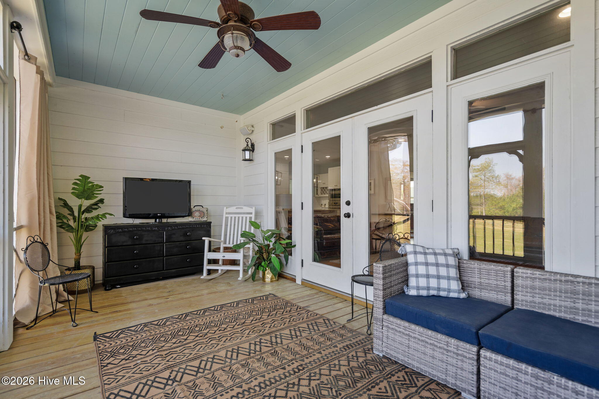 100563591 | Photo 26