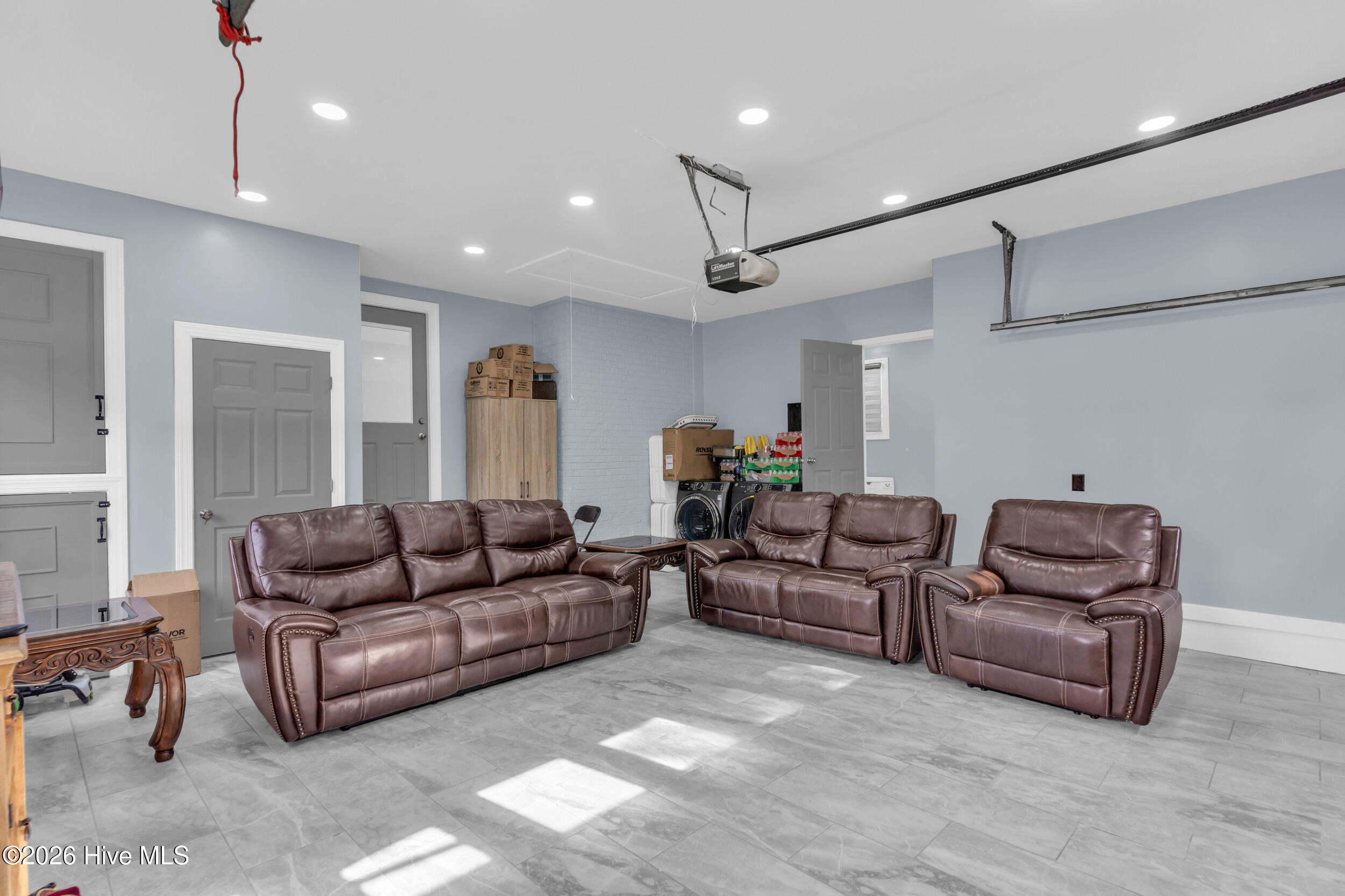 100548646 | Photo 39