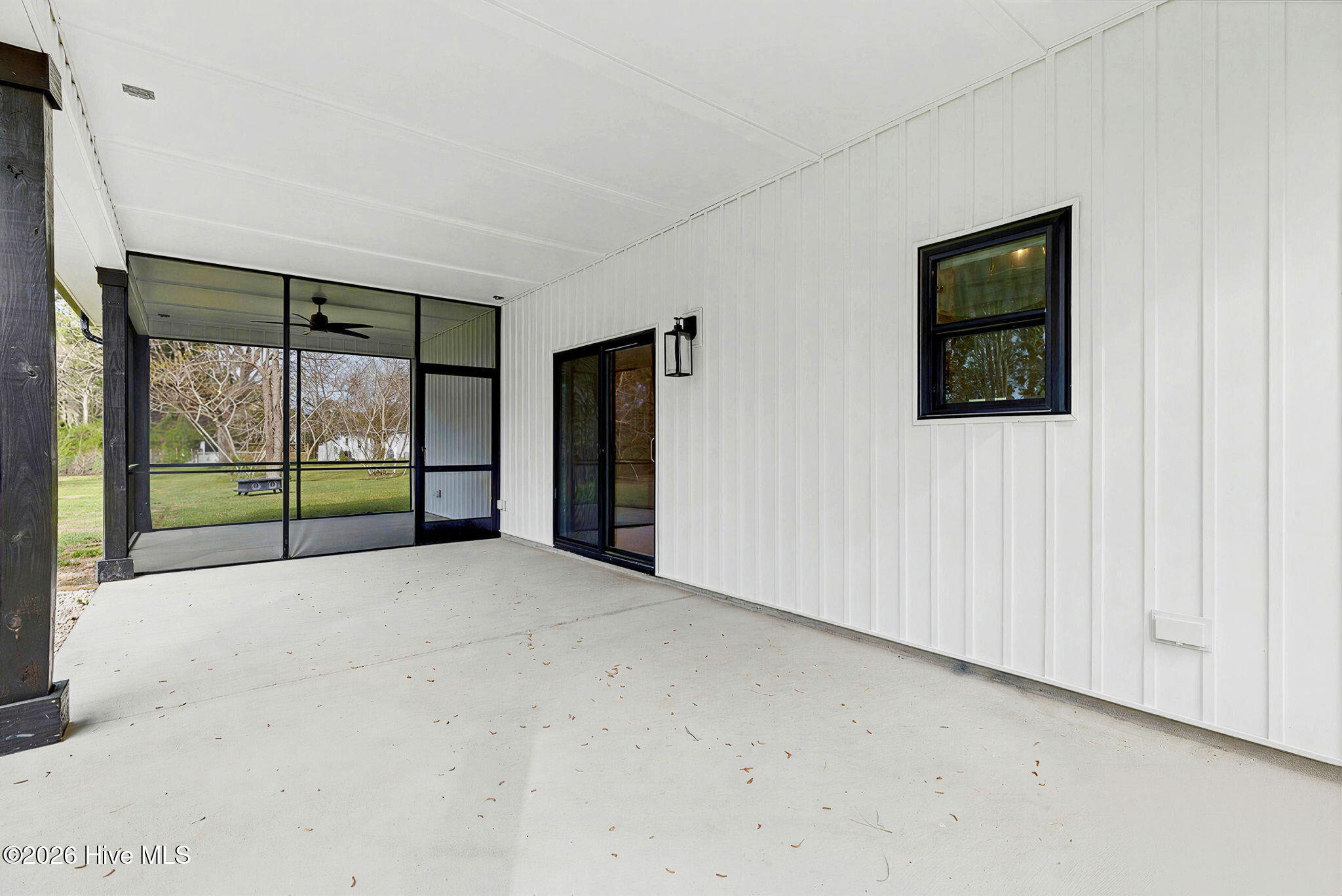 100563289 | Photo 37