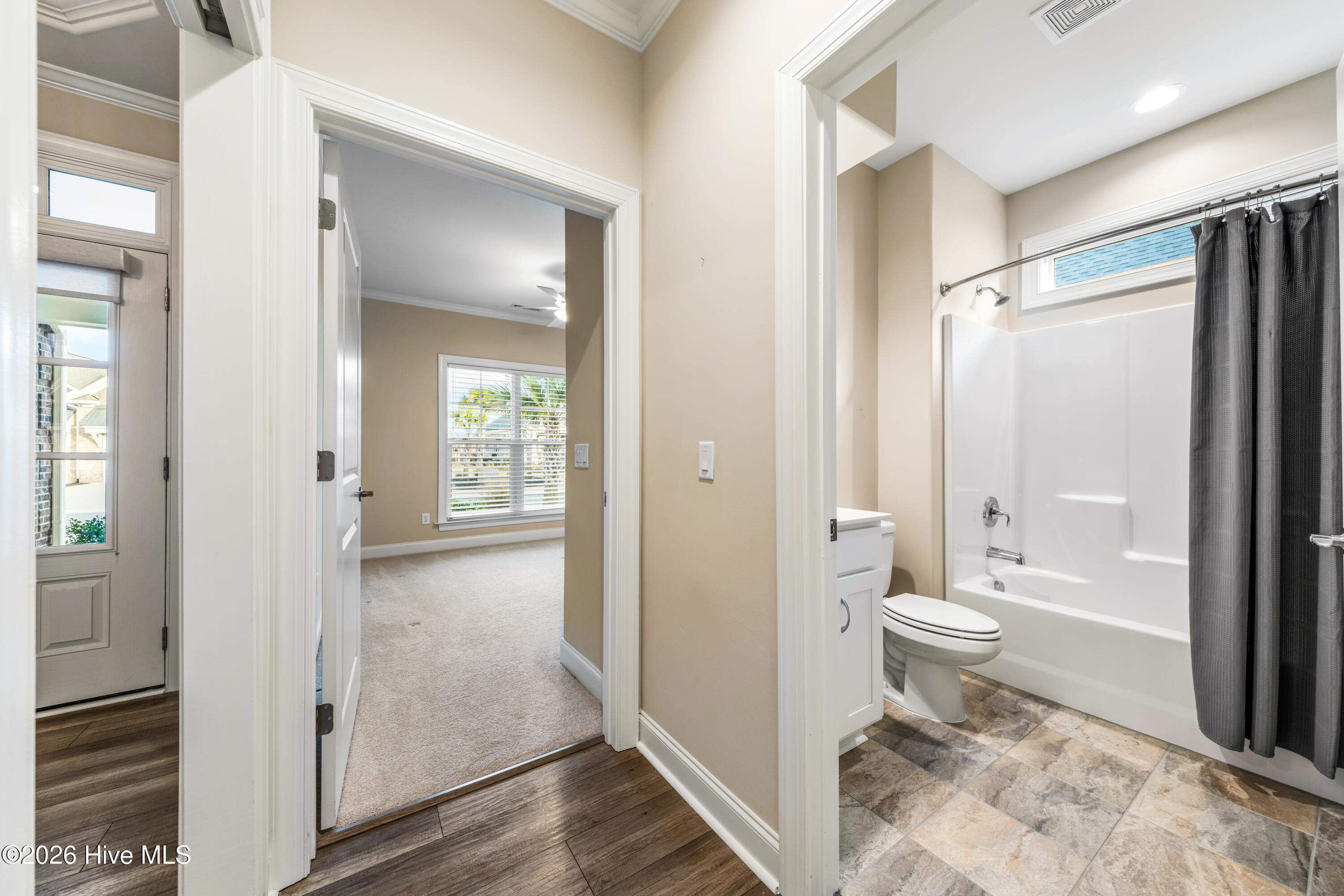 100536175 | Photo 35