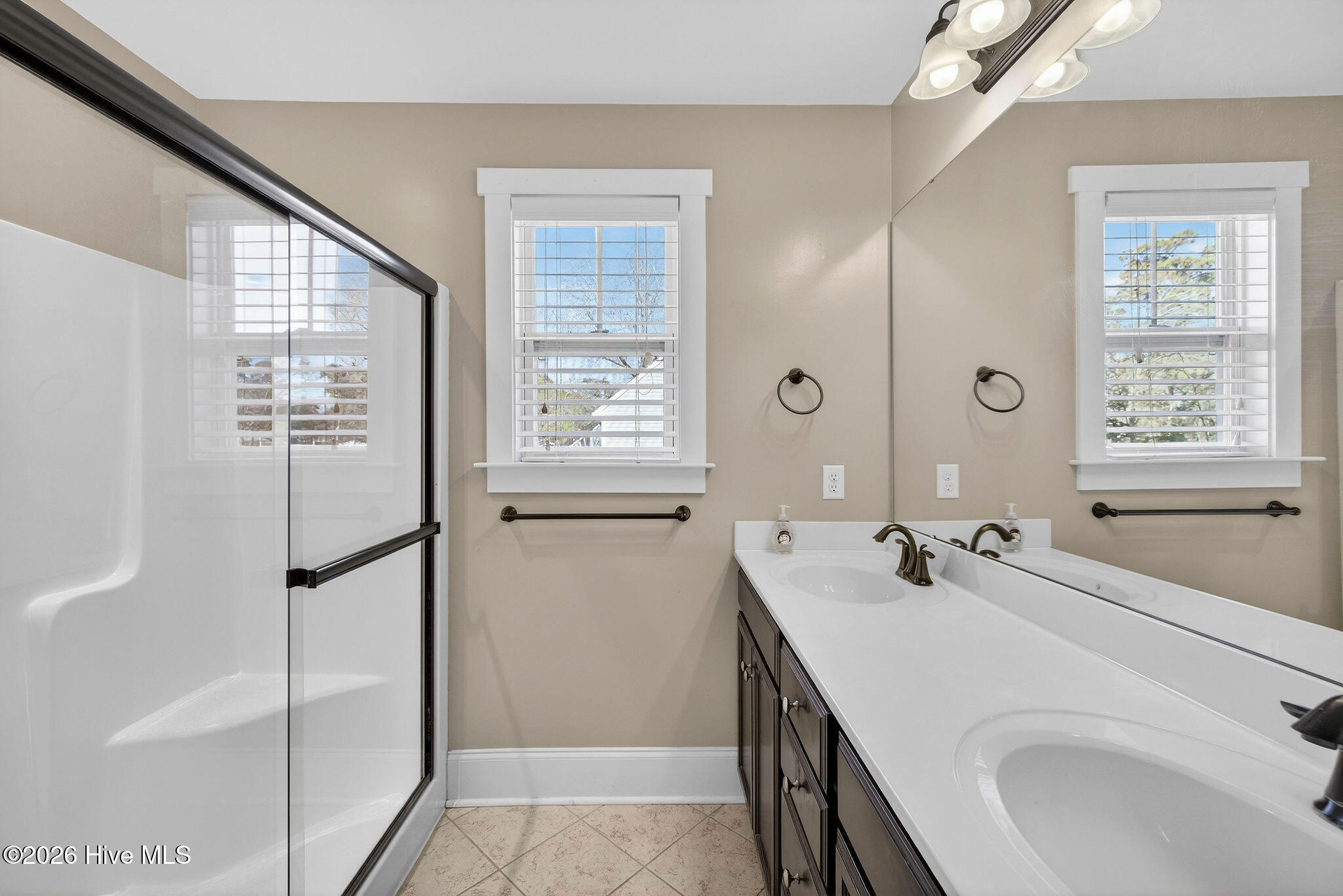 100549493 | Photo 43