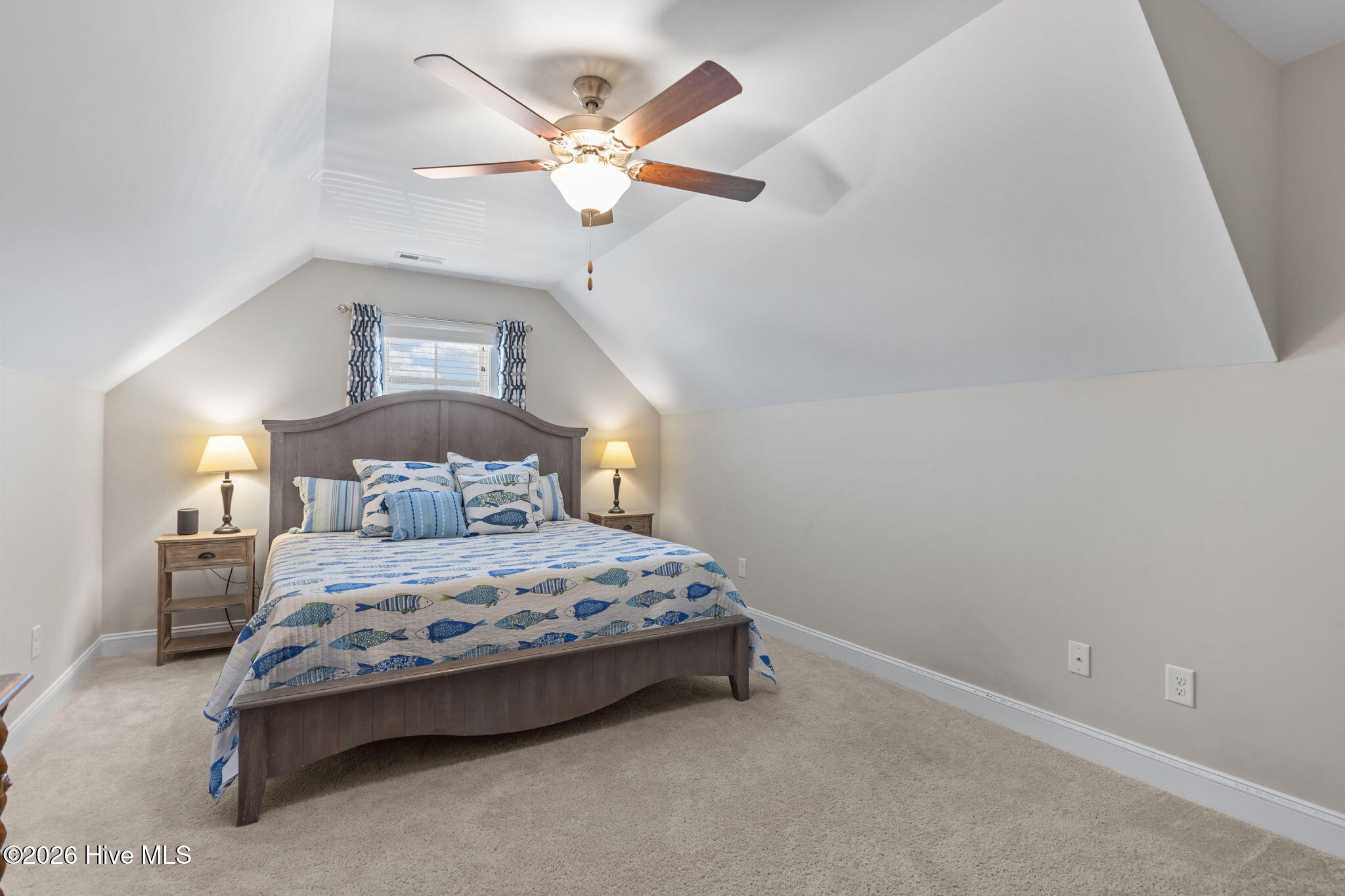 100569741 | Photo 35