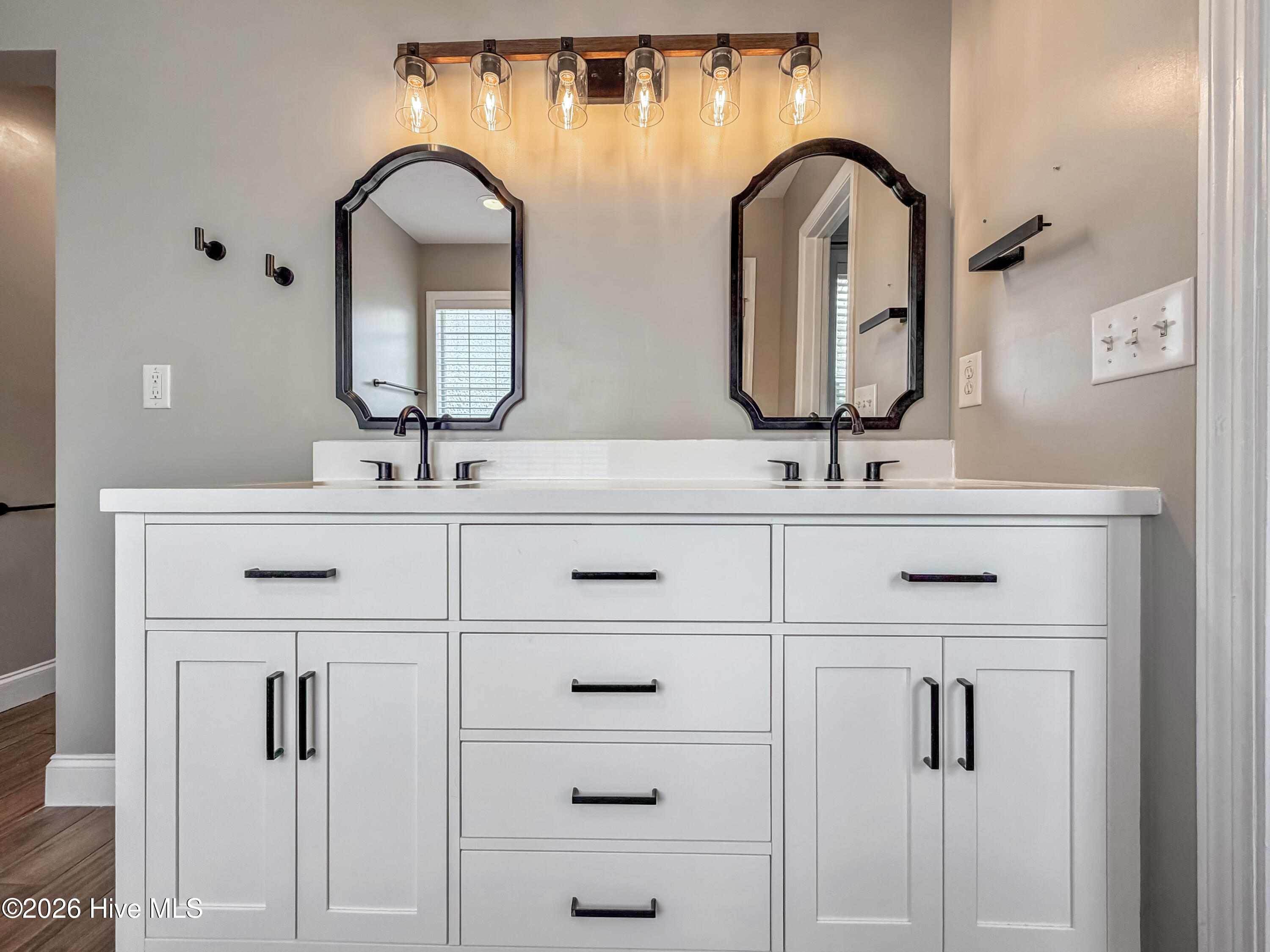 100564126 | Photo 29