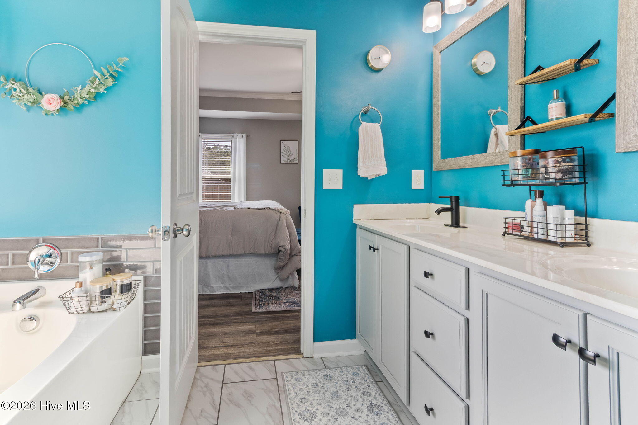 100556035 | Photo 22