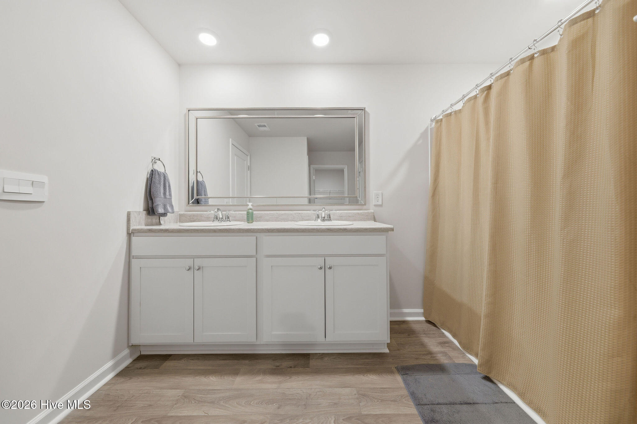 100568433 | Photo 28