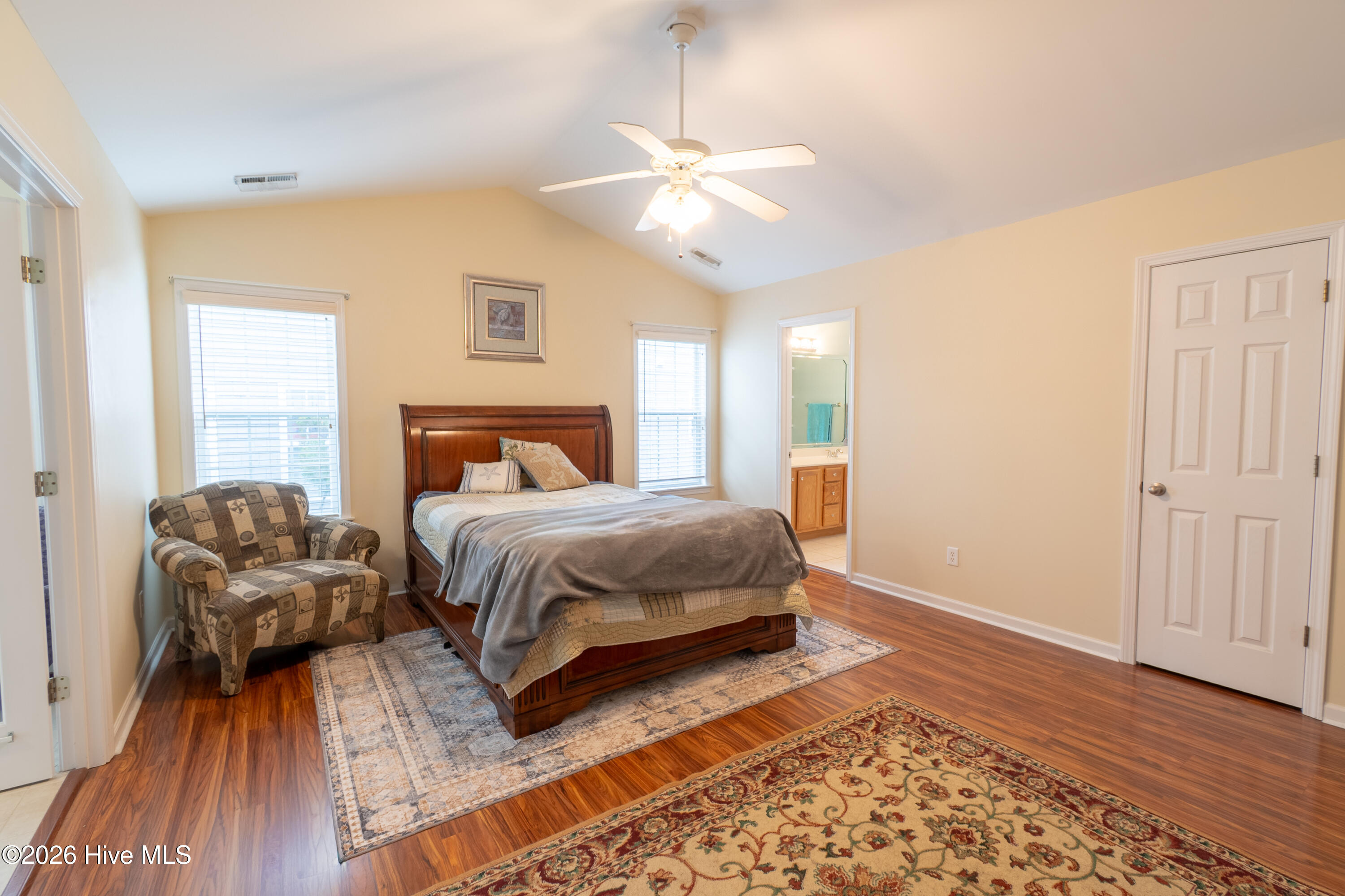 100554380 | Photo 25