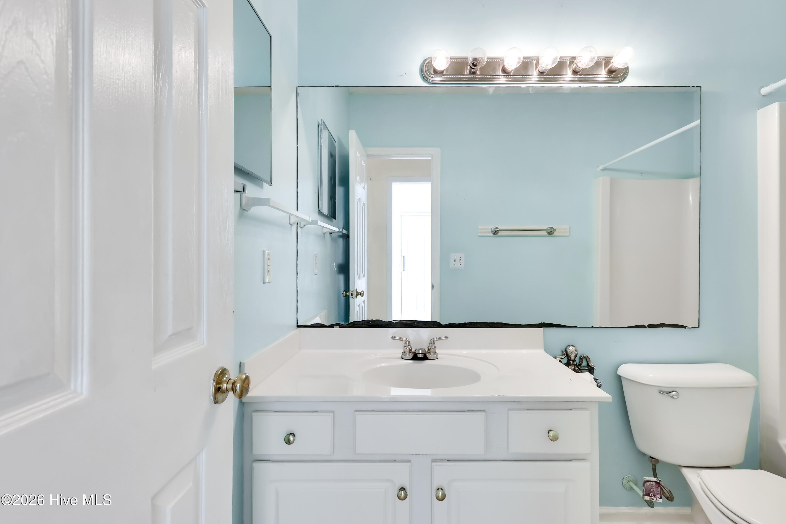 100550407 | Photo 16