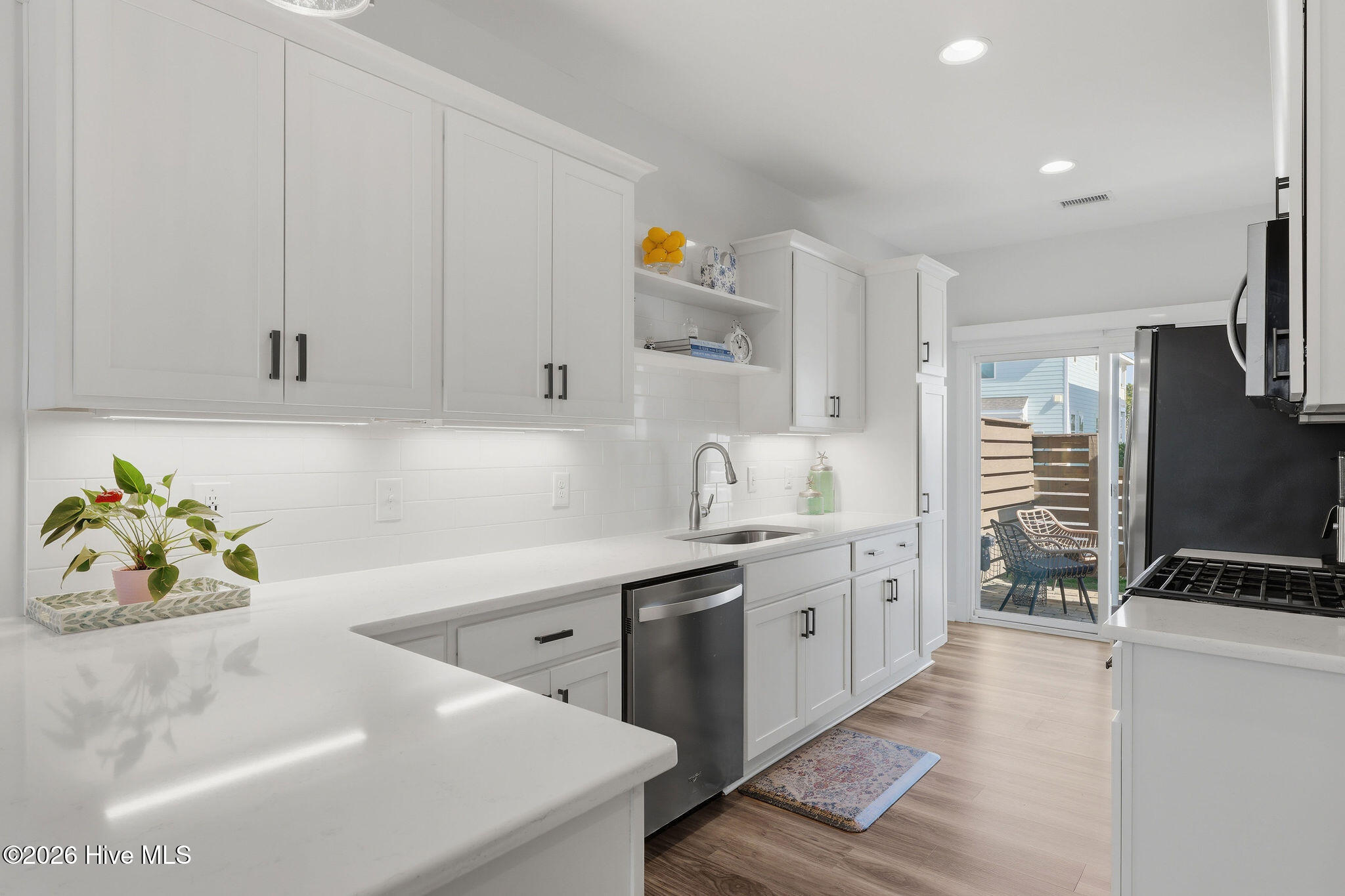 100561271 | Photo 11