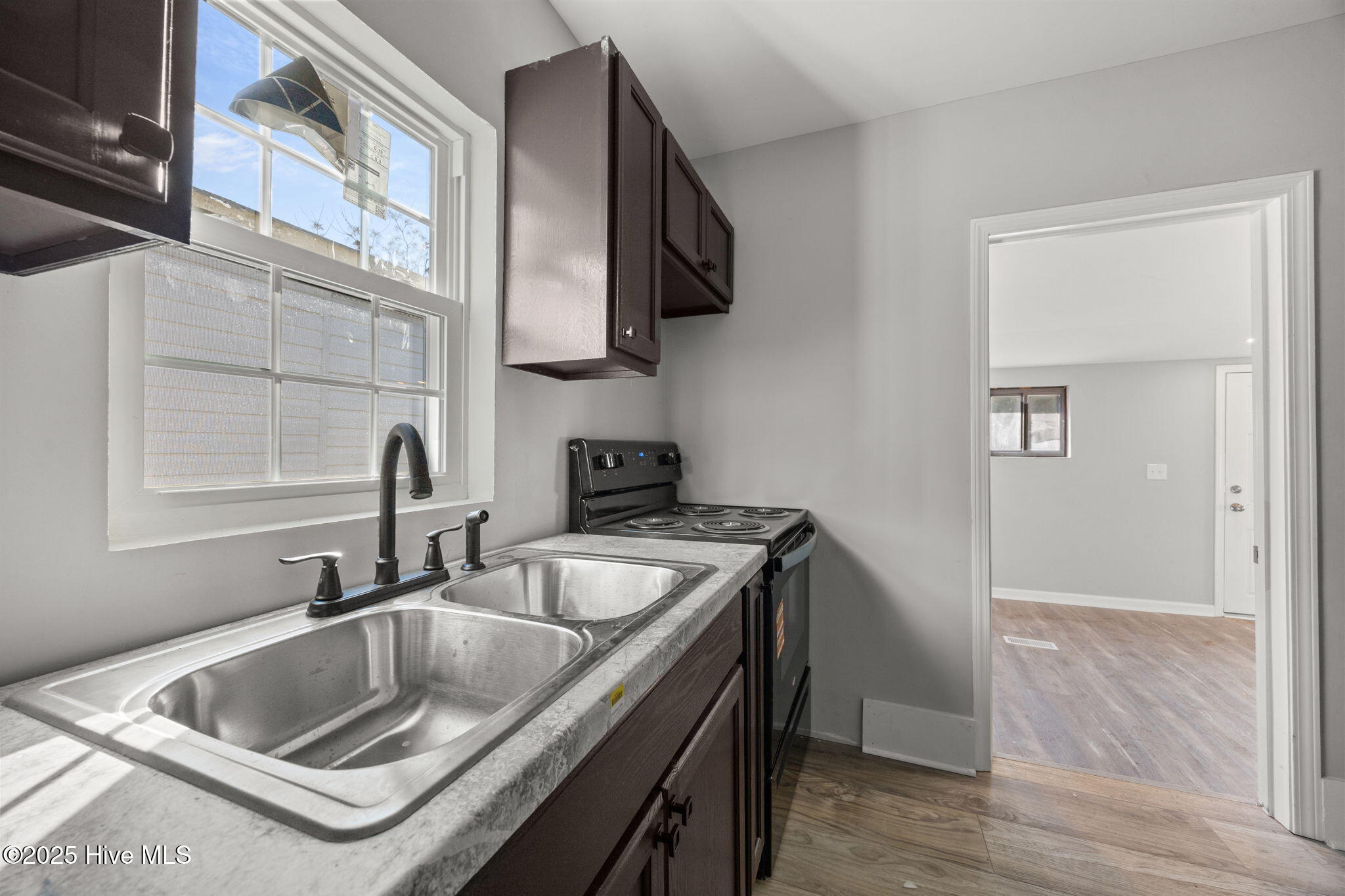 100545676 | Photo 26