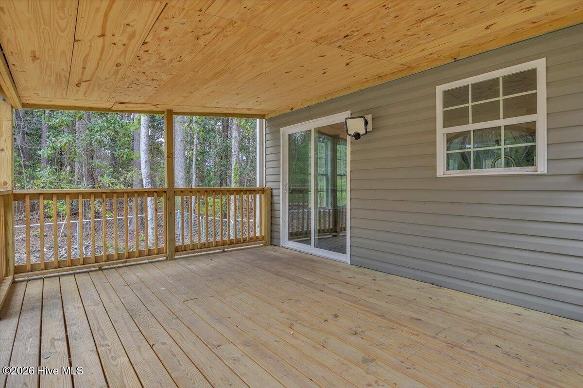 100565952 | Photo 44