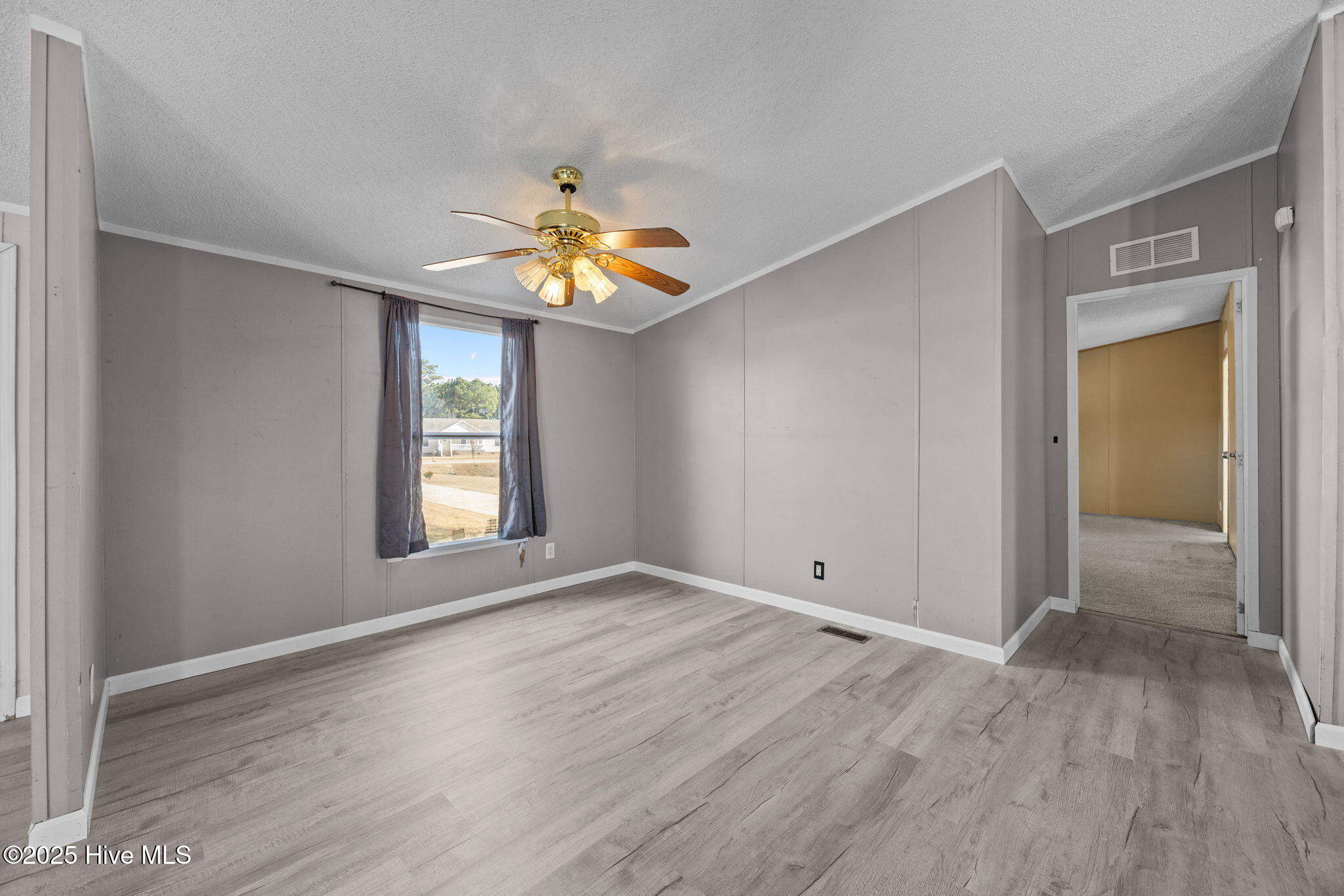 100546042 | Photo 10