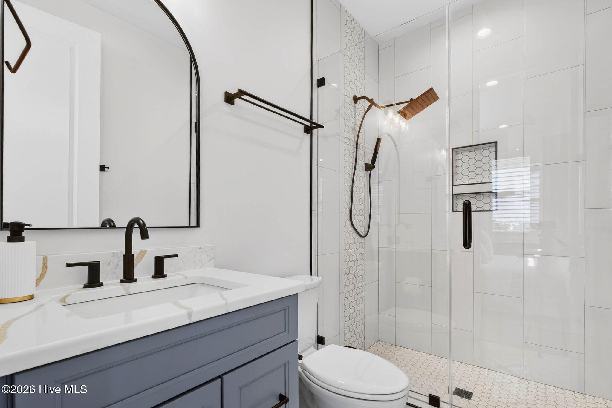 100560531 | Photo 23