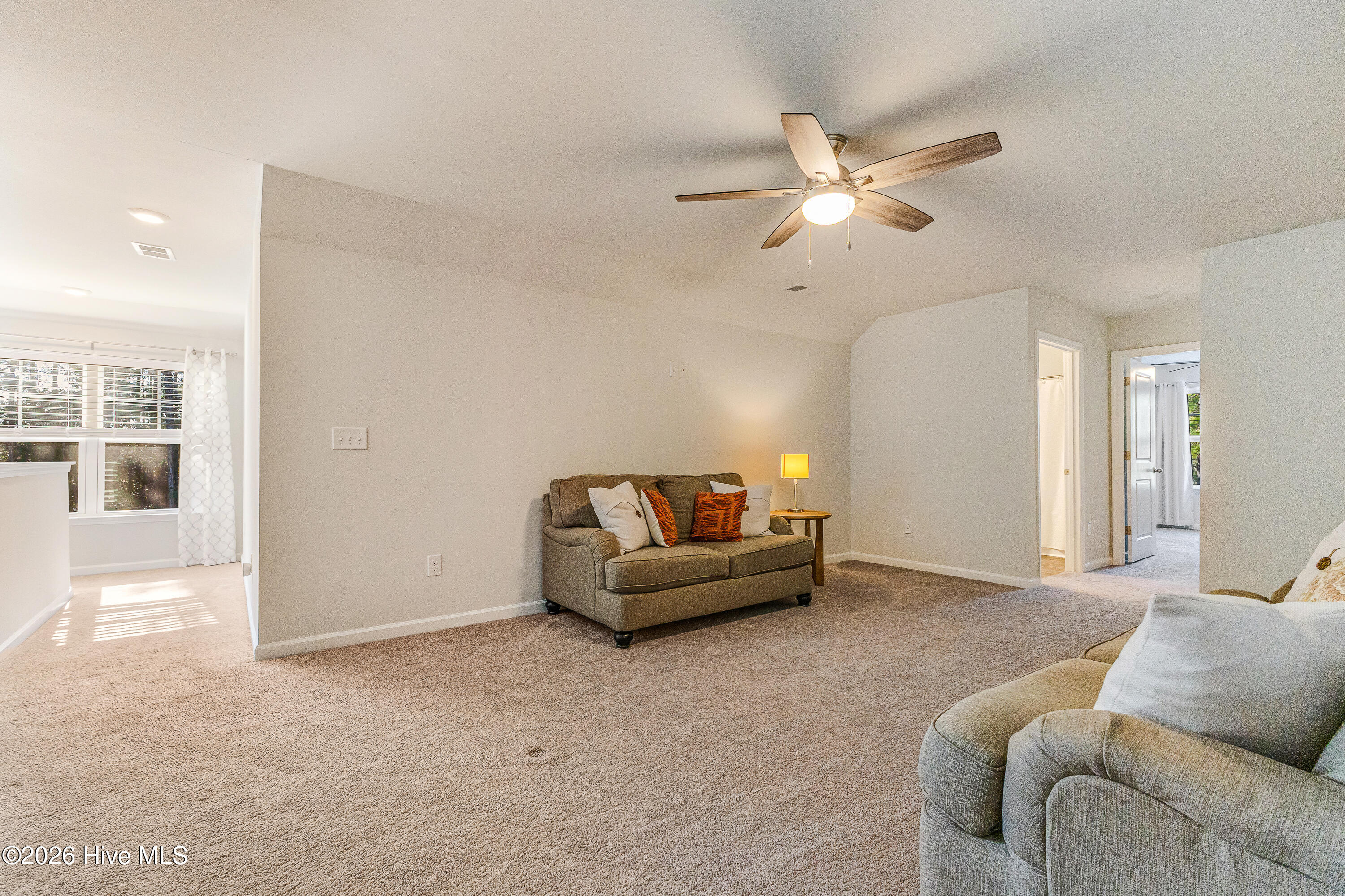 100549305 | Photo 31