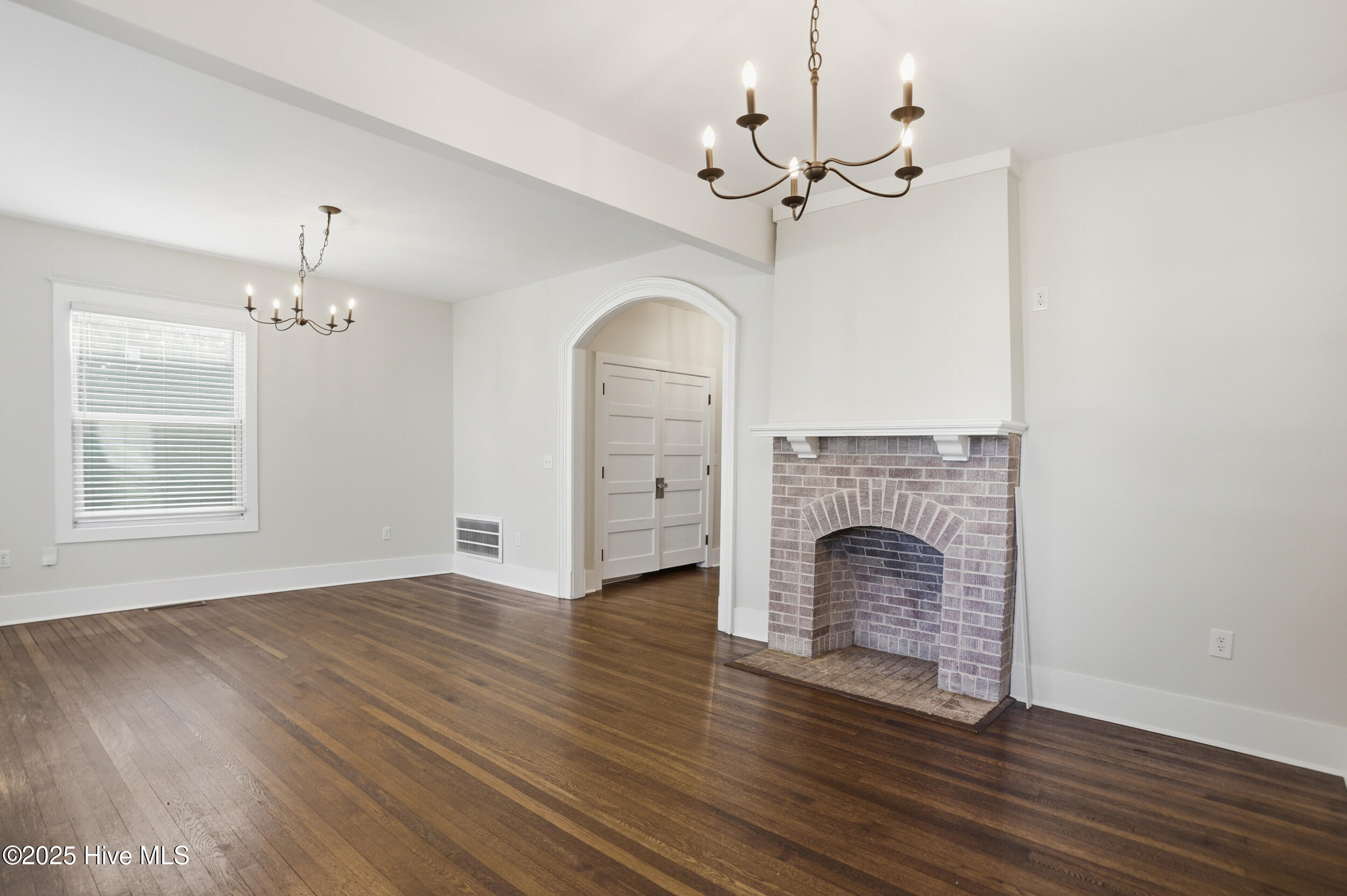 100542379 | Photo 11