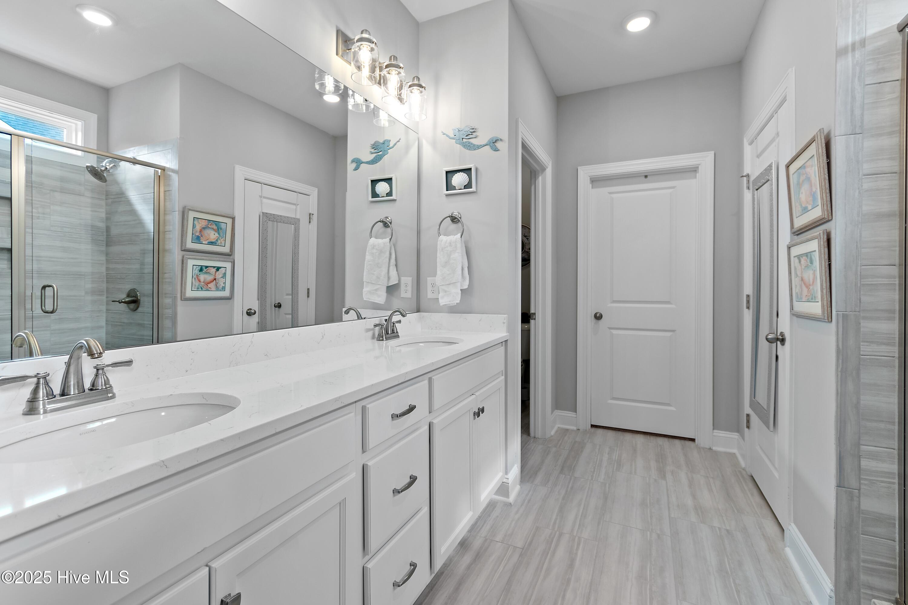 100527961 | Photo 28