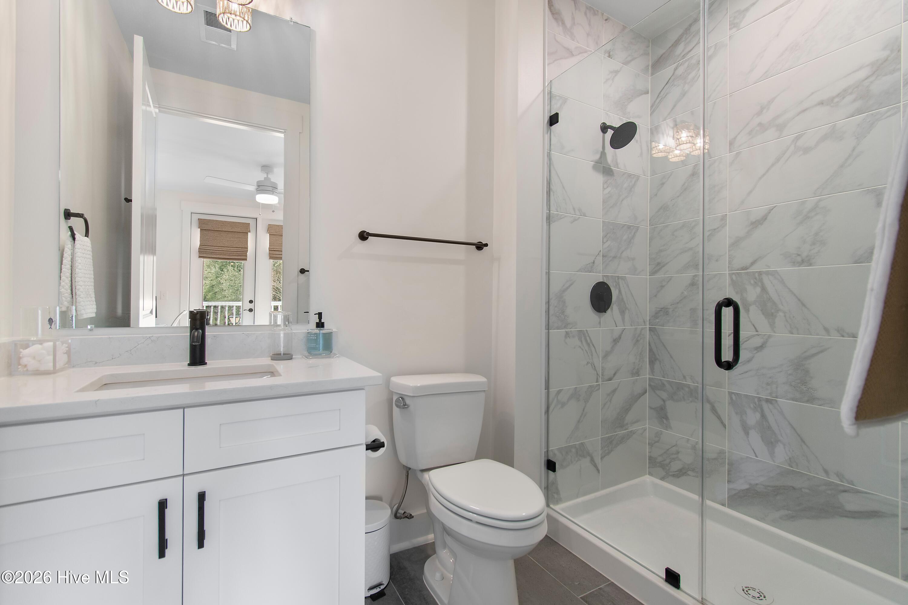 100555931 | Photo 24