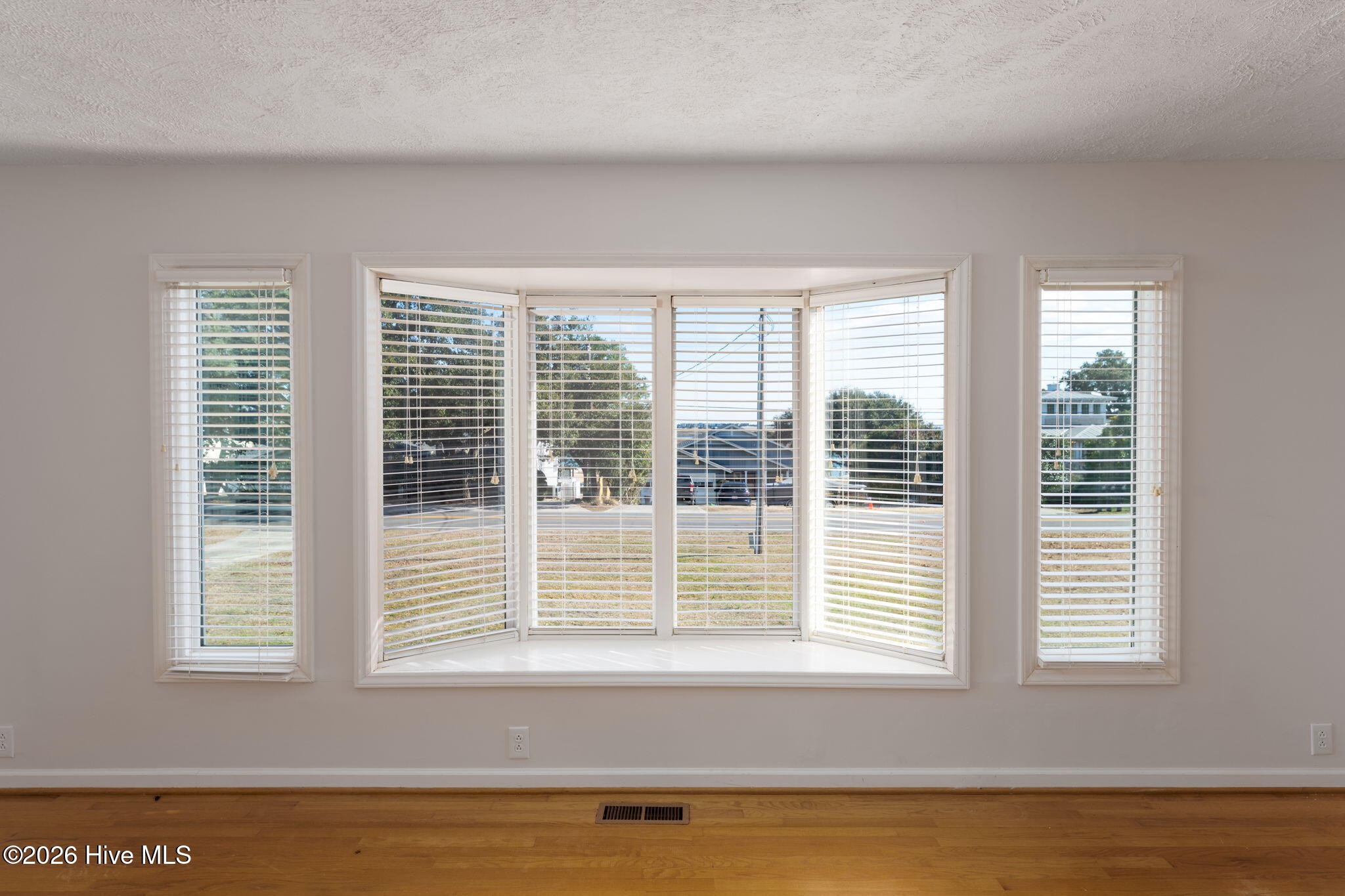 100553404 | Photo 13