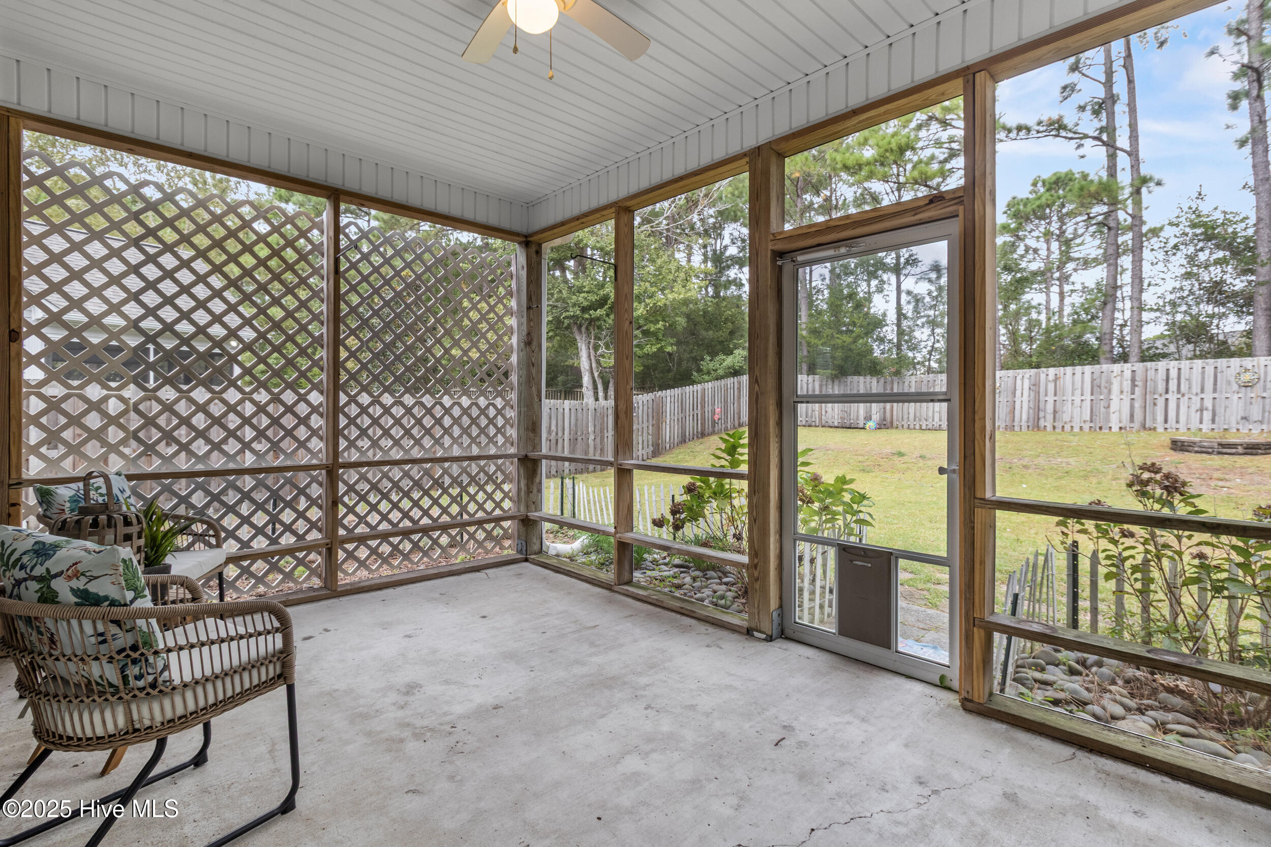 100536590 | Photo 35