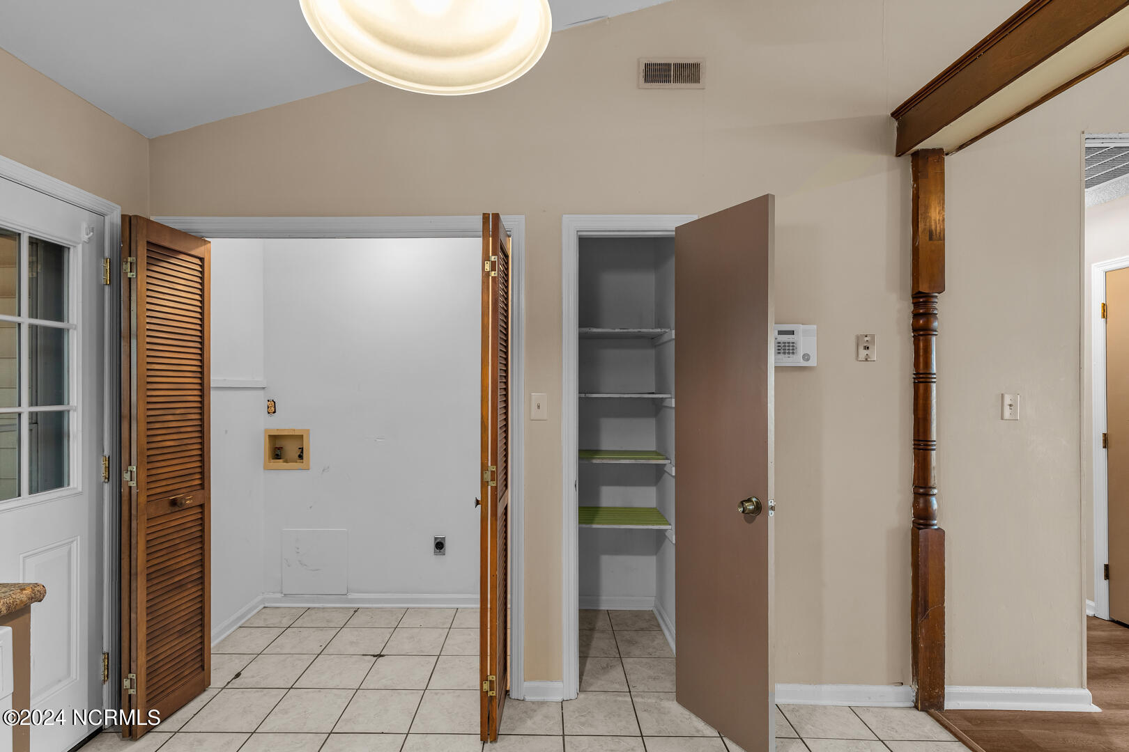 100560066 | Photo 11