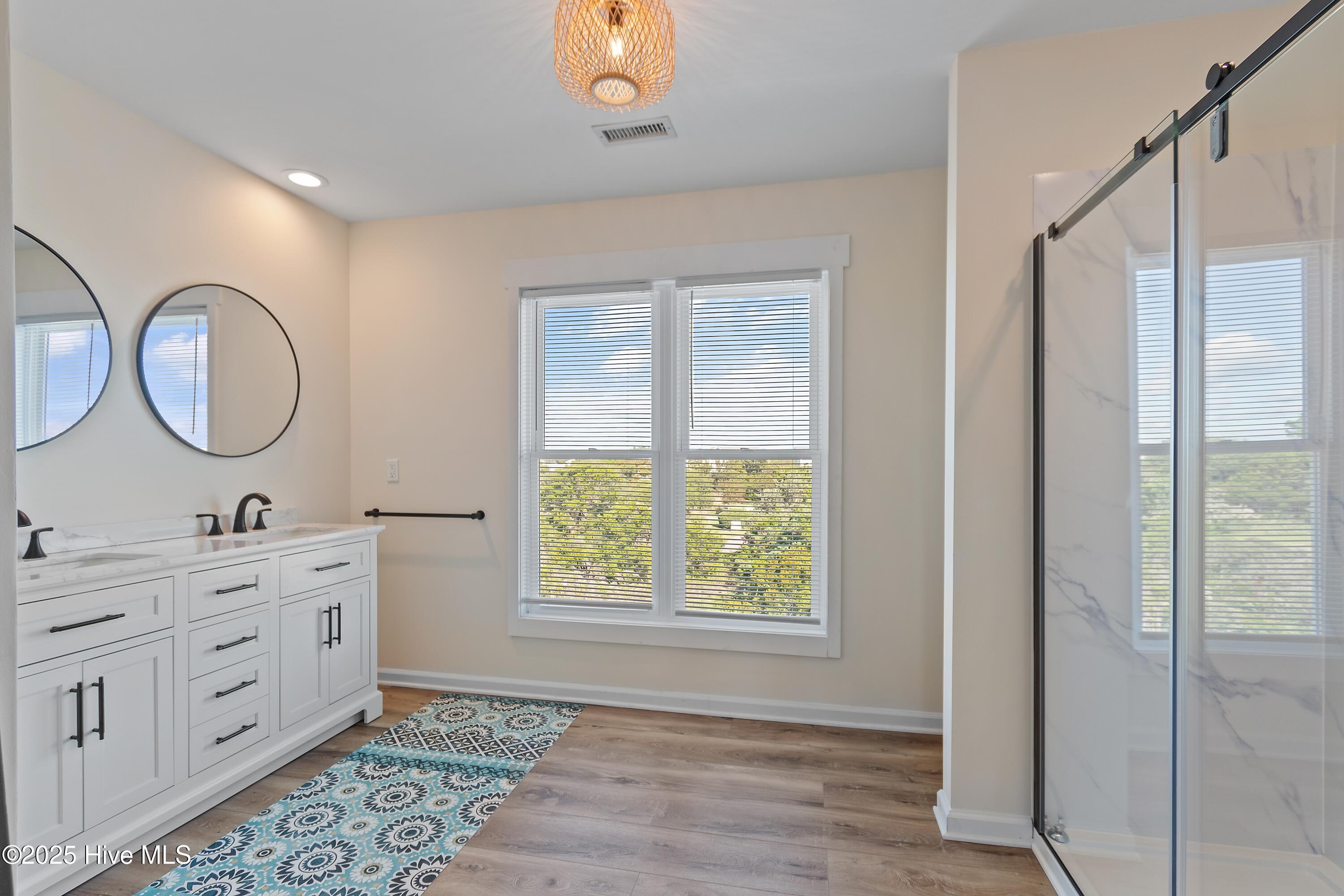 100536498 | Photo 45