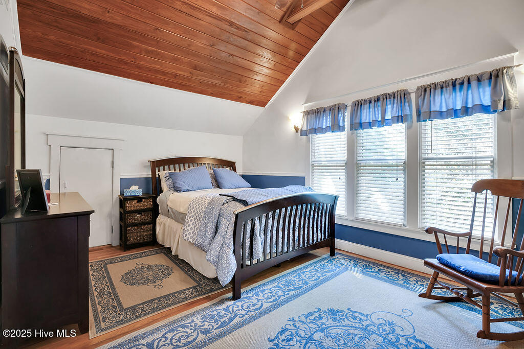 100533114 | Photo 31