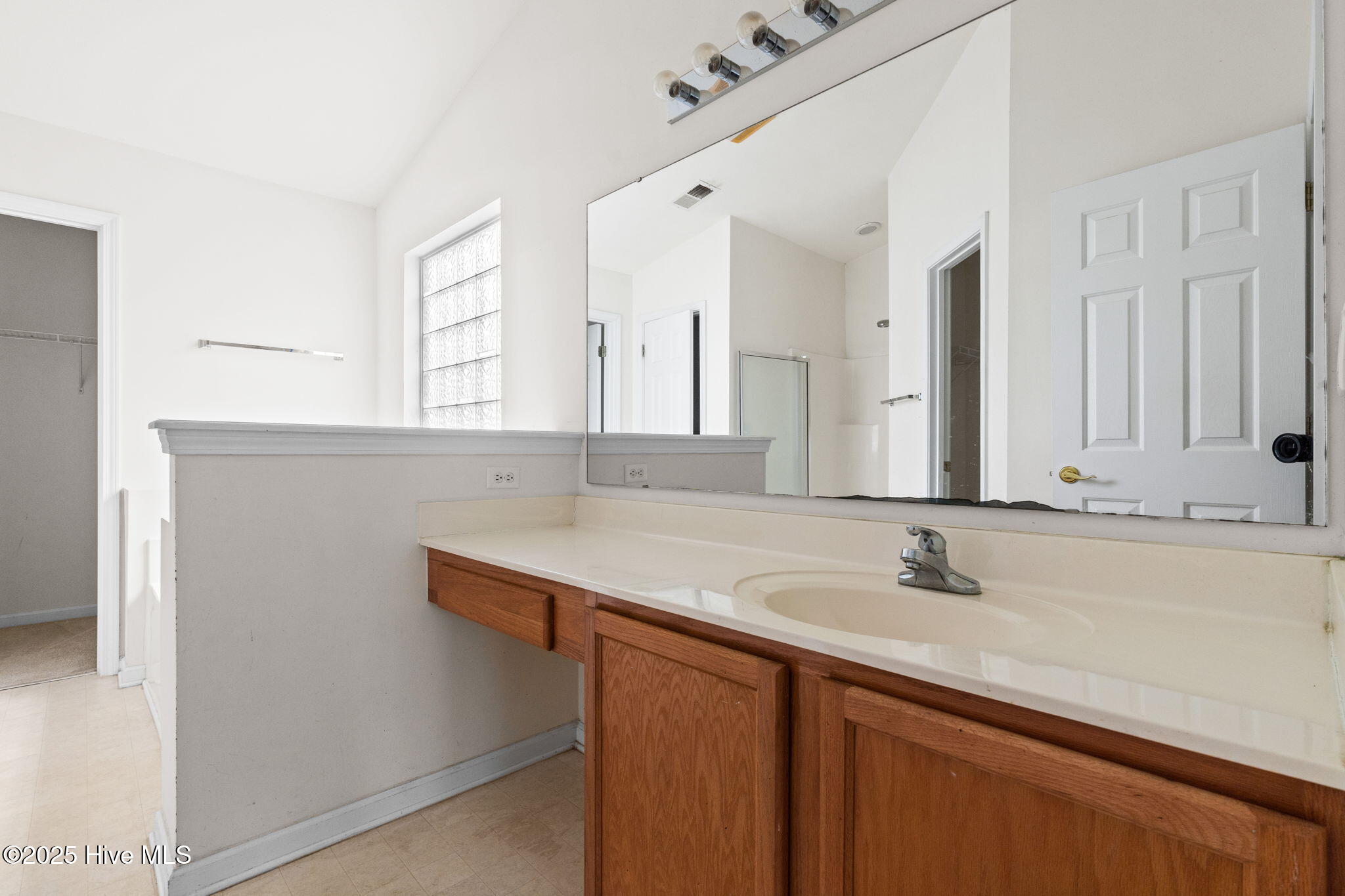 100536152 | Photo 29