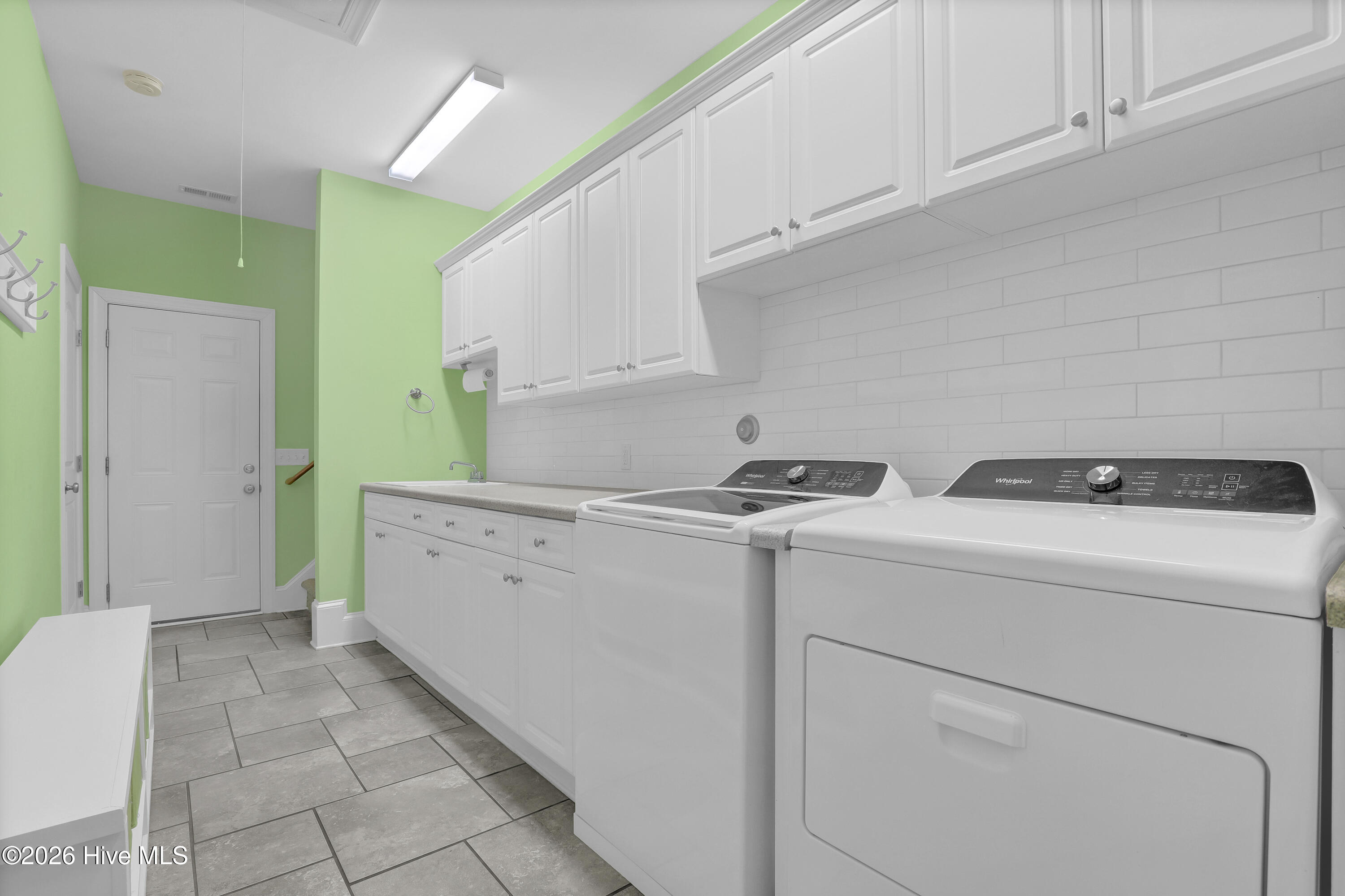 100549522 | Photo 35