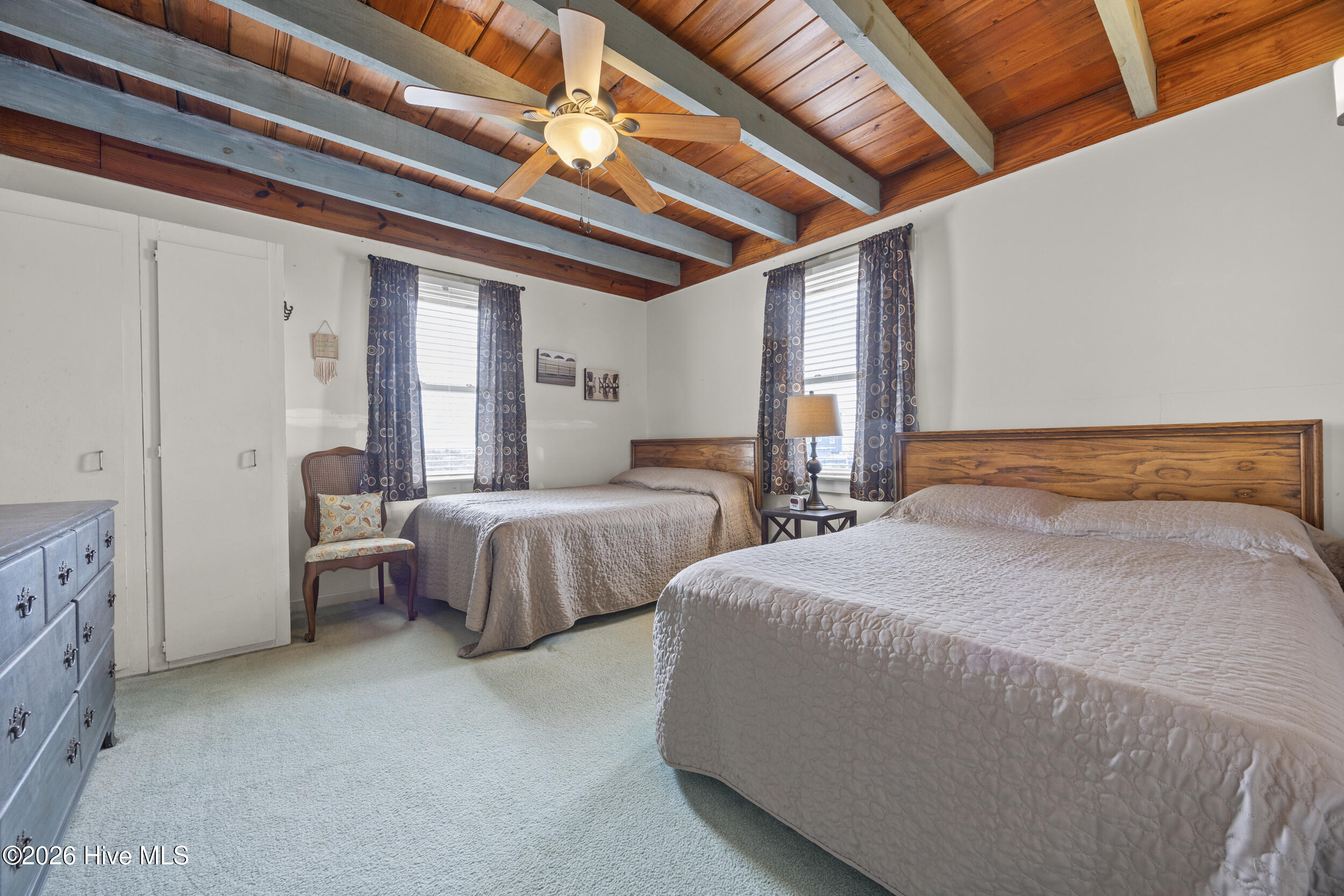 100563115 | Photo 40