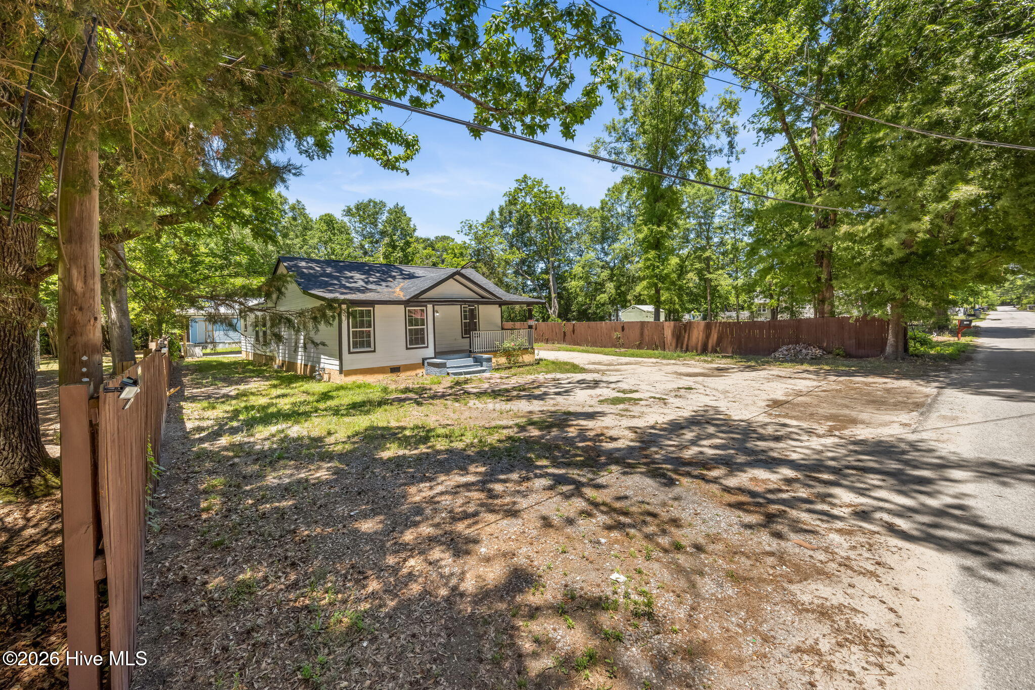 2-web-or-mls-1917 Haynie Drive-50