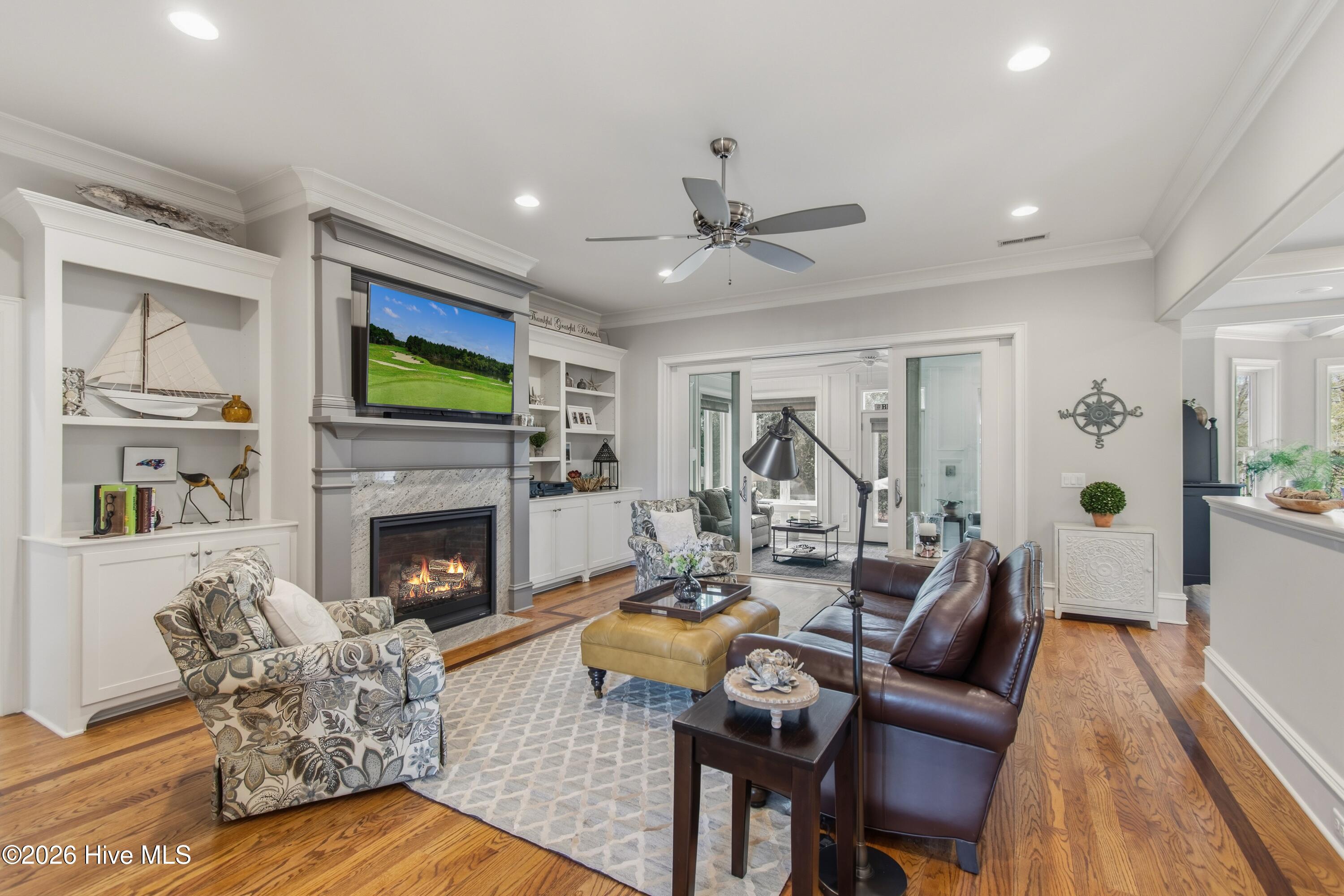 100555606 | Photo 11