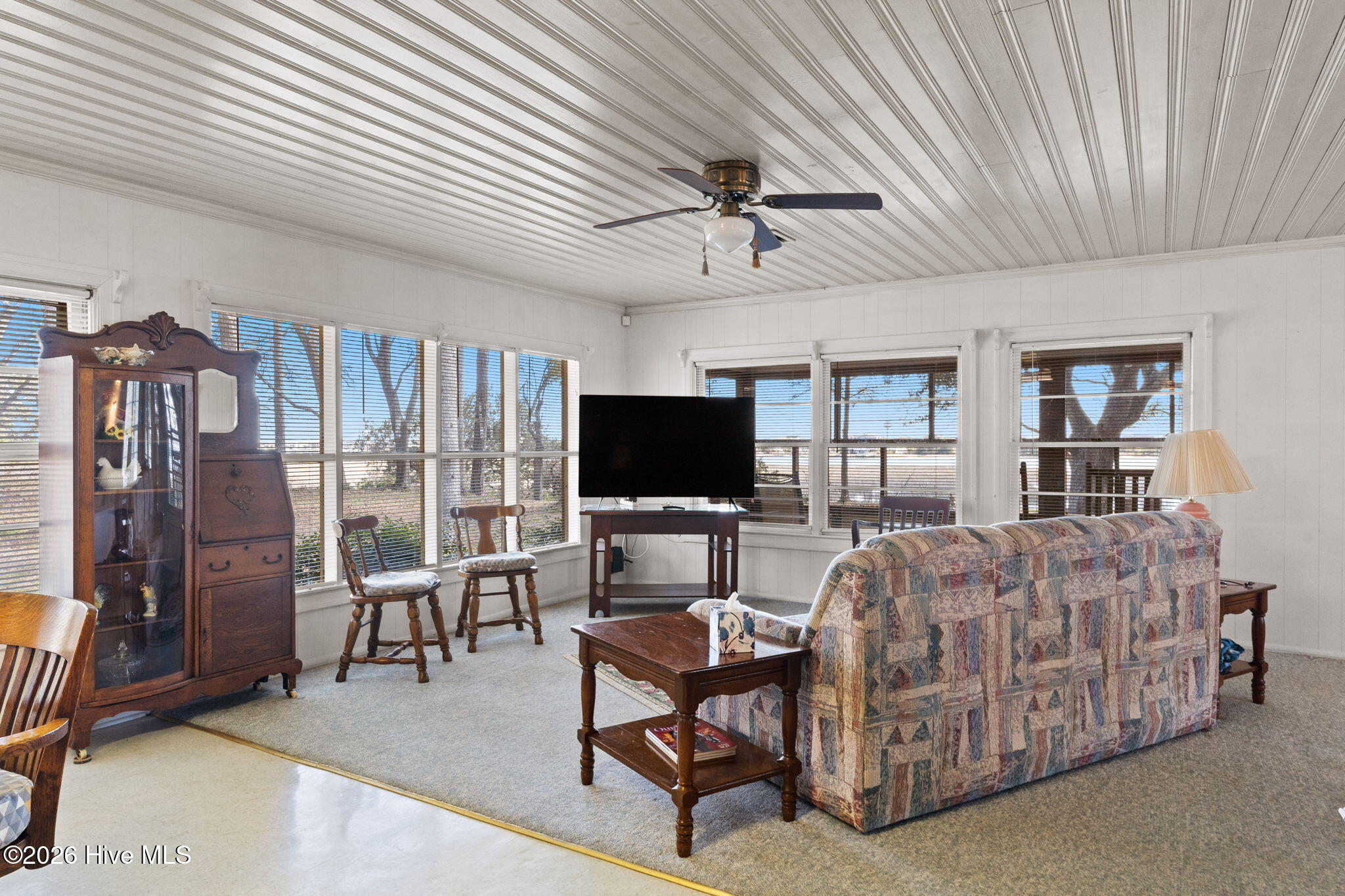 100561810 | Photo 34