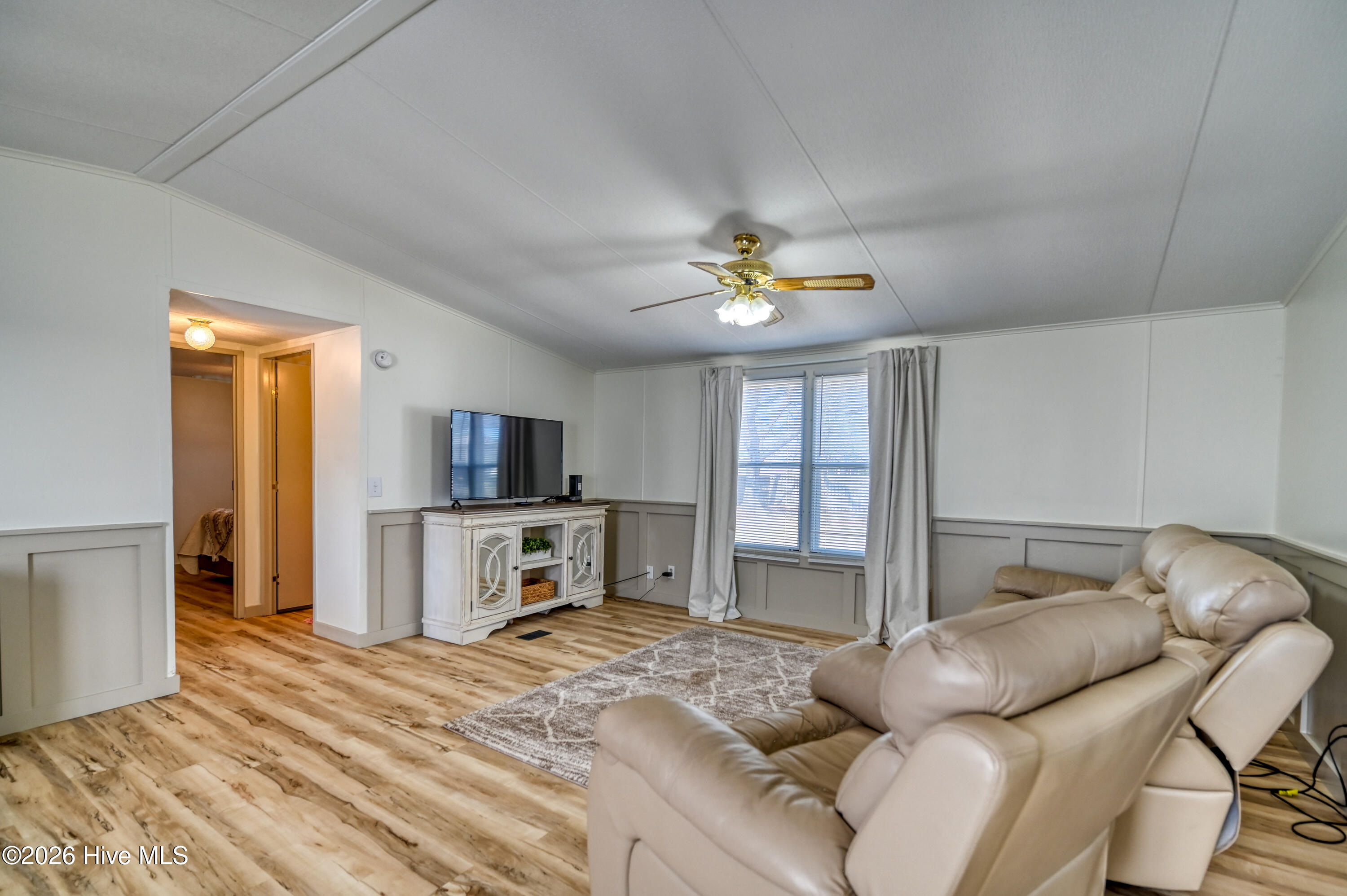 100557720 | Photo 15