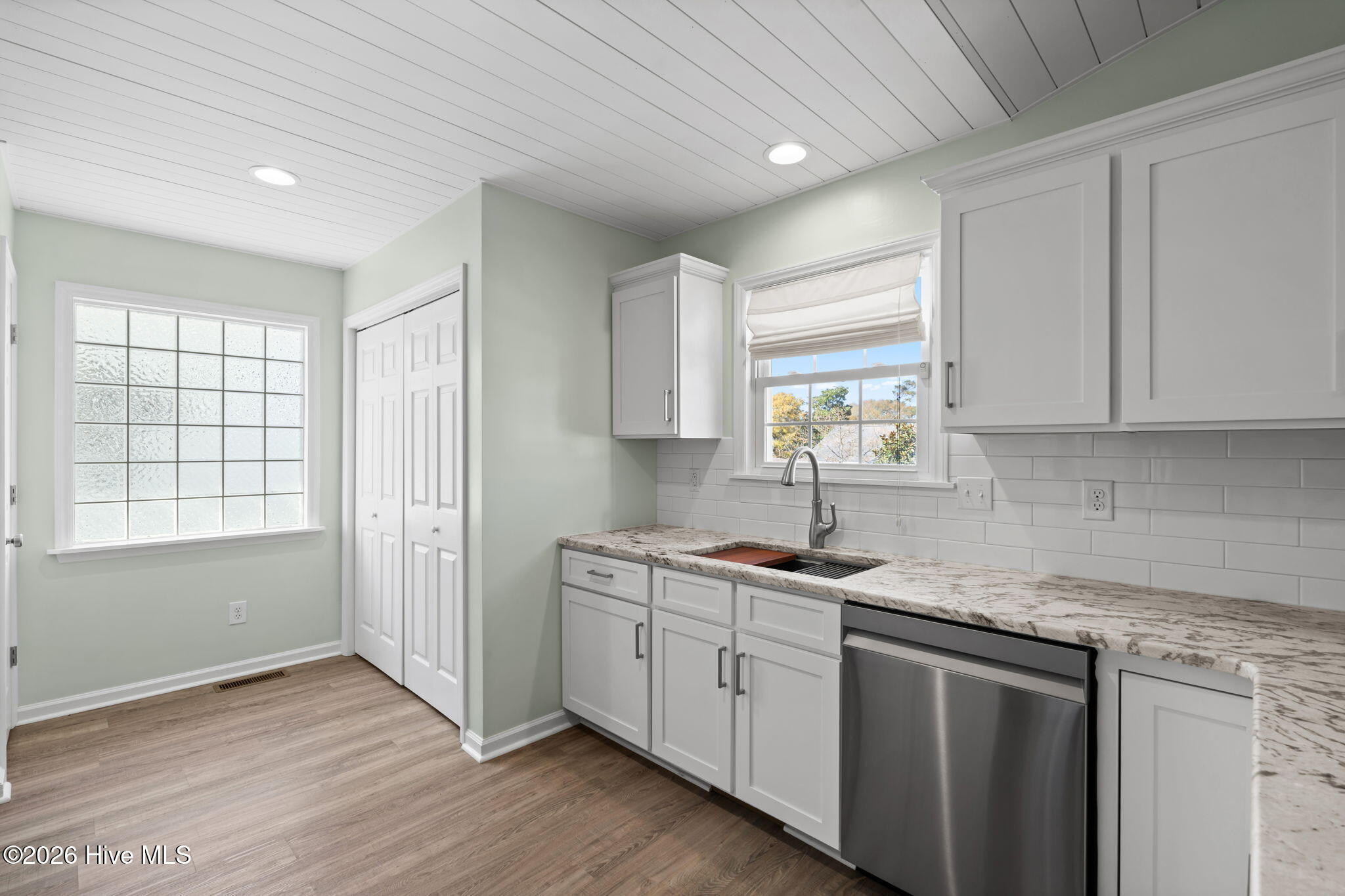 100553863 | Photo 11