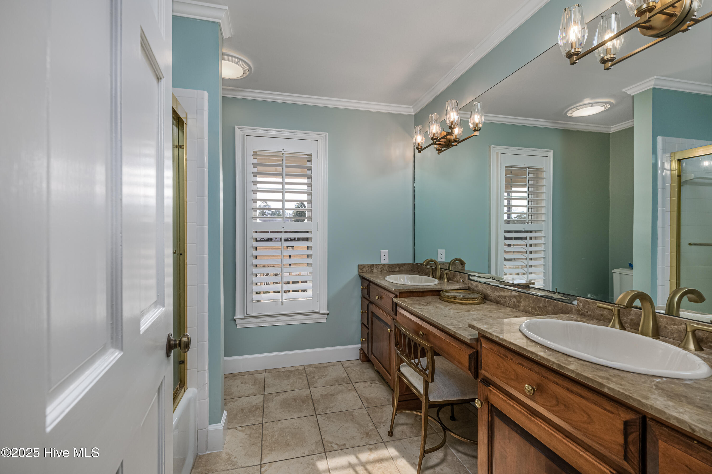 100485107 | Photo 27