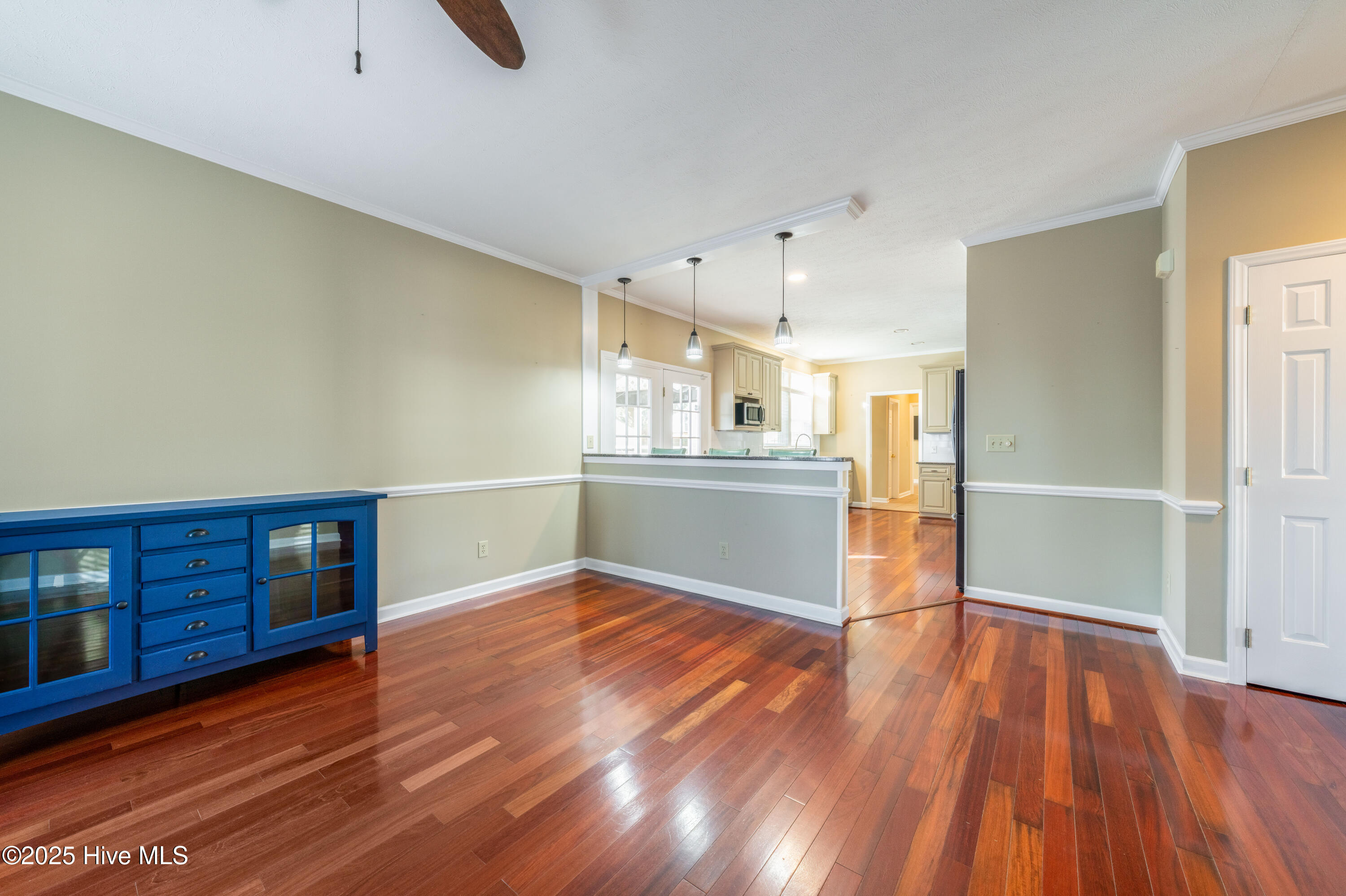 100547414 | Photo 15