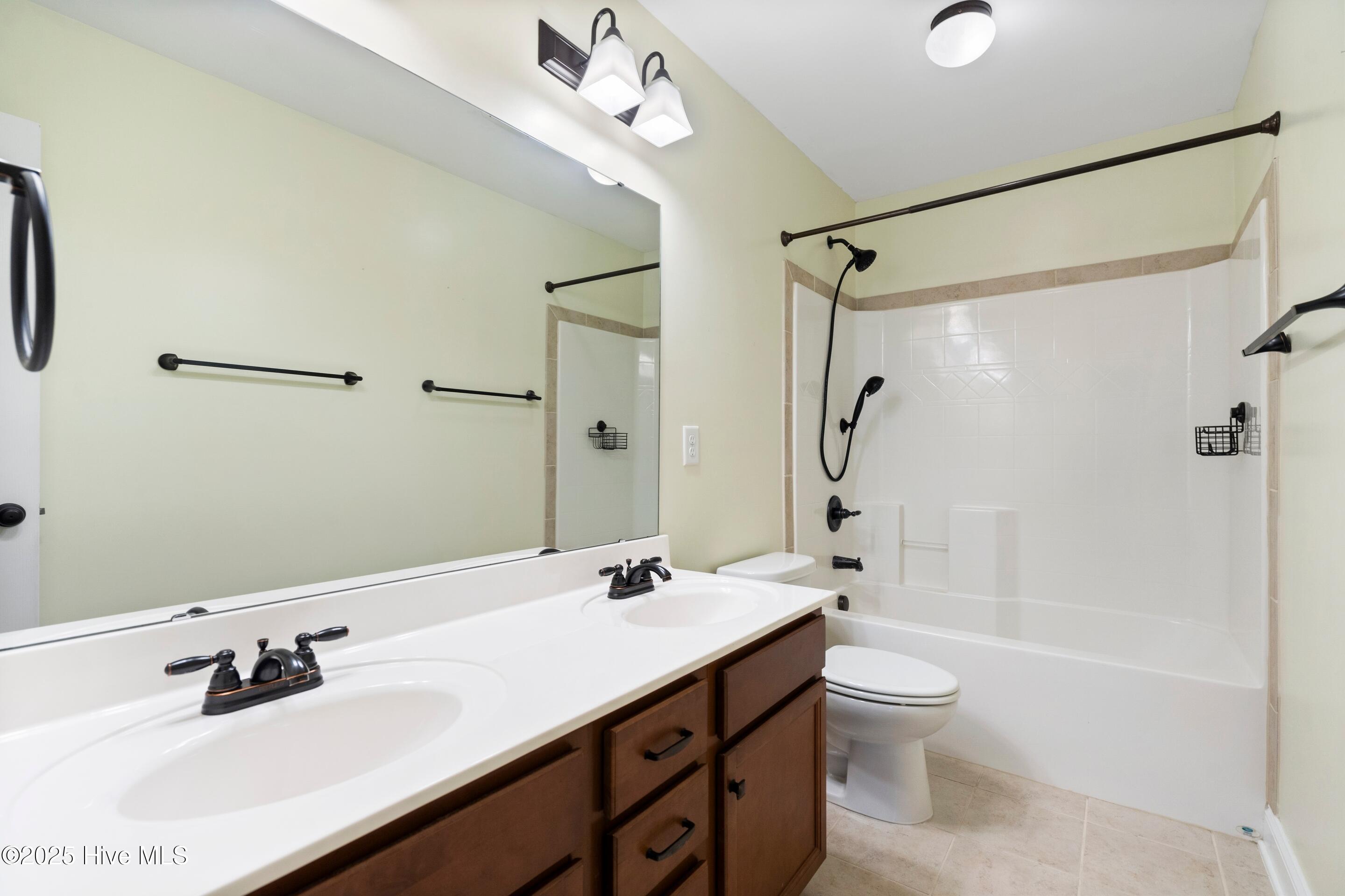 100506329 | Photo 33