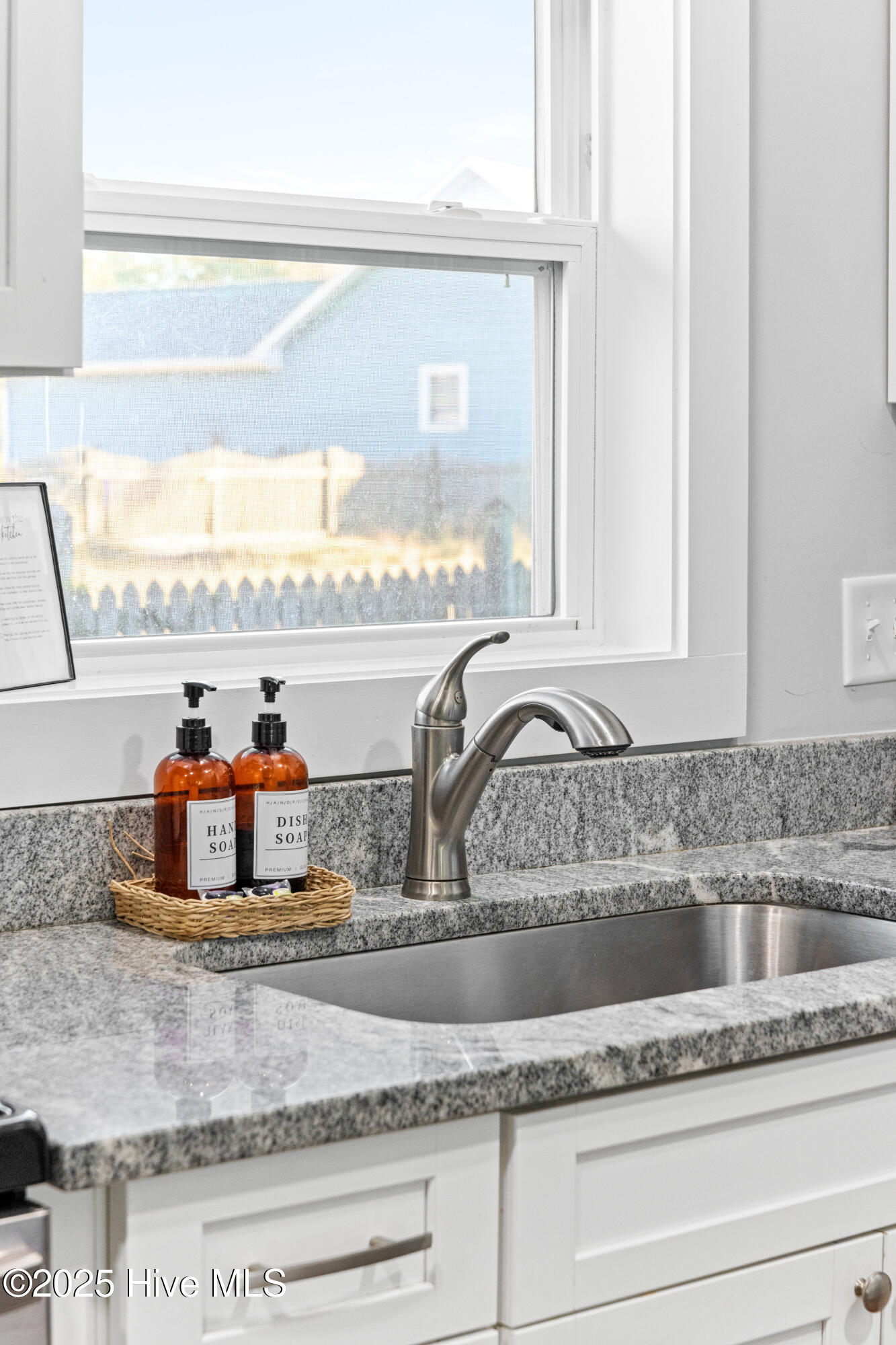 100542913 | Photo 14