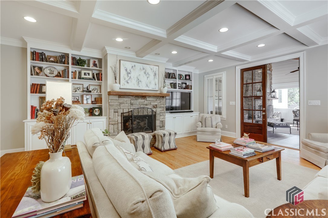 577 Cloverhurst Avenue W