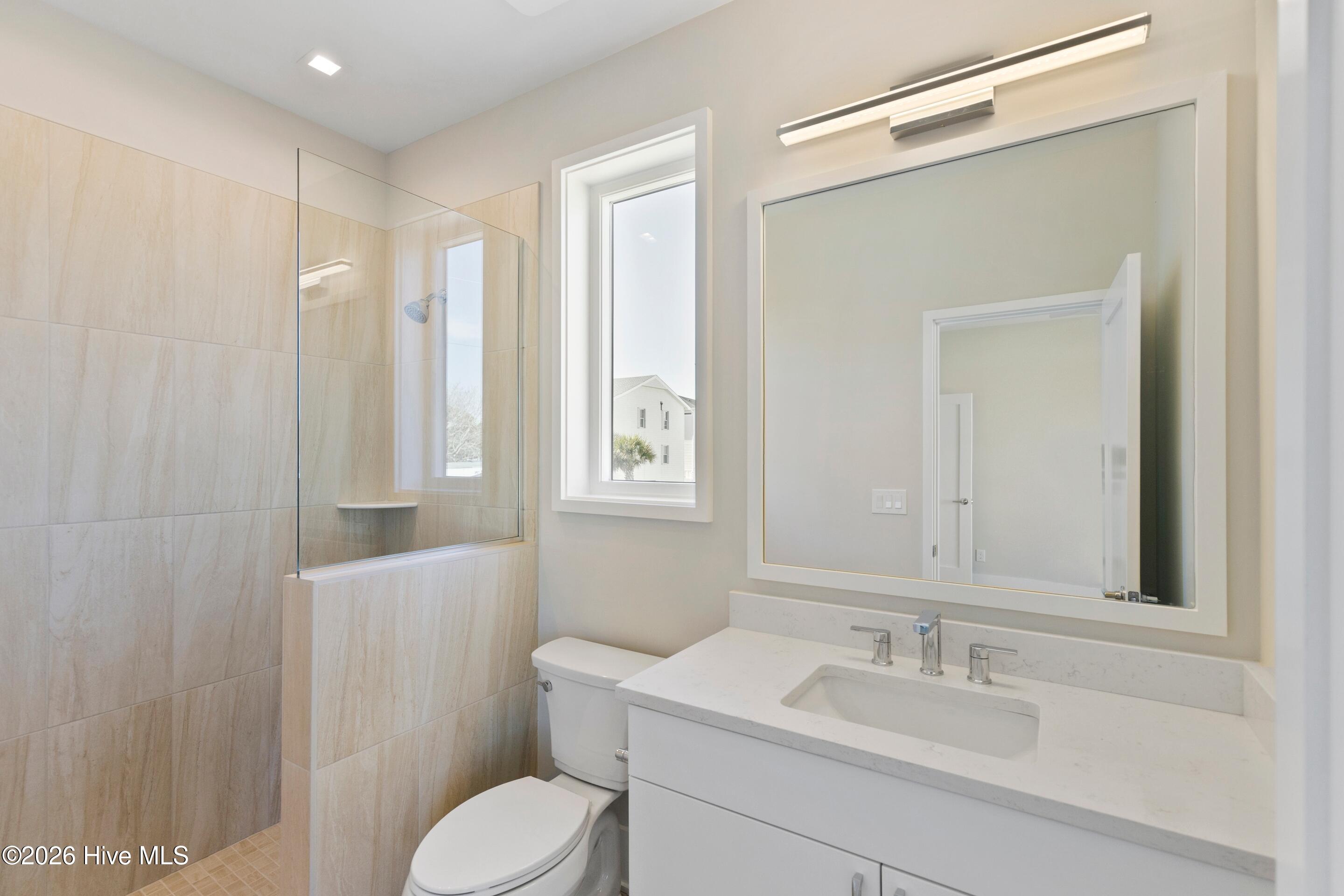 100545146 | Photo 41