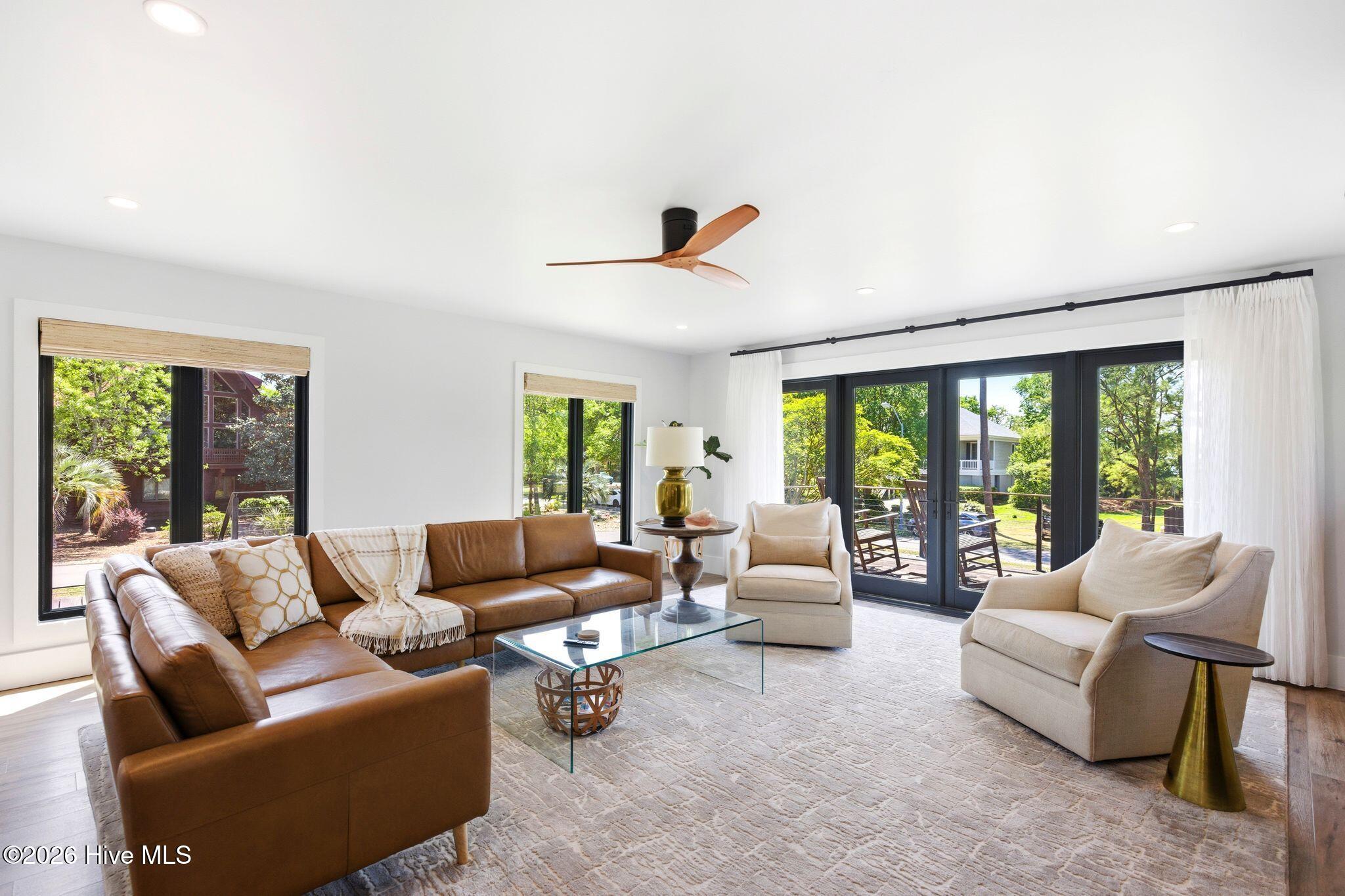 100568012 | Photo 15